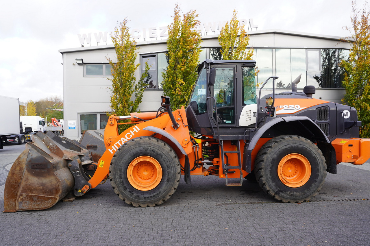 HITACHI ZW220 articulated loader / 2 buckets - Carregadeira de rodas: foto 3 HITACHI ZW220 articulated loader / 2 buckets - Carregadeira de rodas: foto 3
