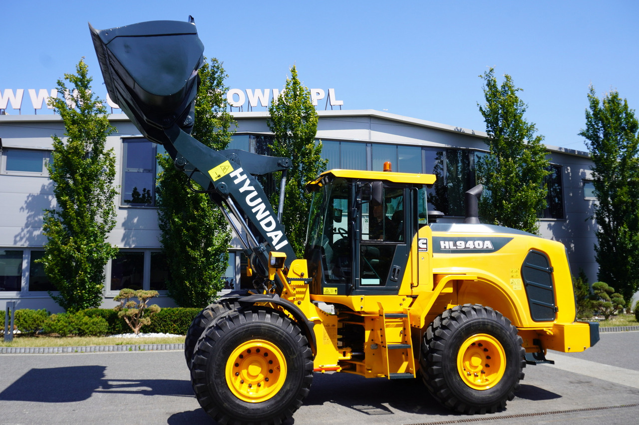 HYUNDAI HL940A articulated loader / year 2021 / weight 13.5t year of production 2021 - Carregadeira de rodas: foto 1 HYUNDAI HL940A articulated loader / year 2021 / weight 13.5t year of production 2021 - Carregadeira de rodas: foto 1