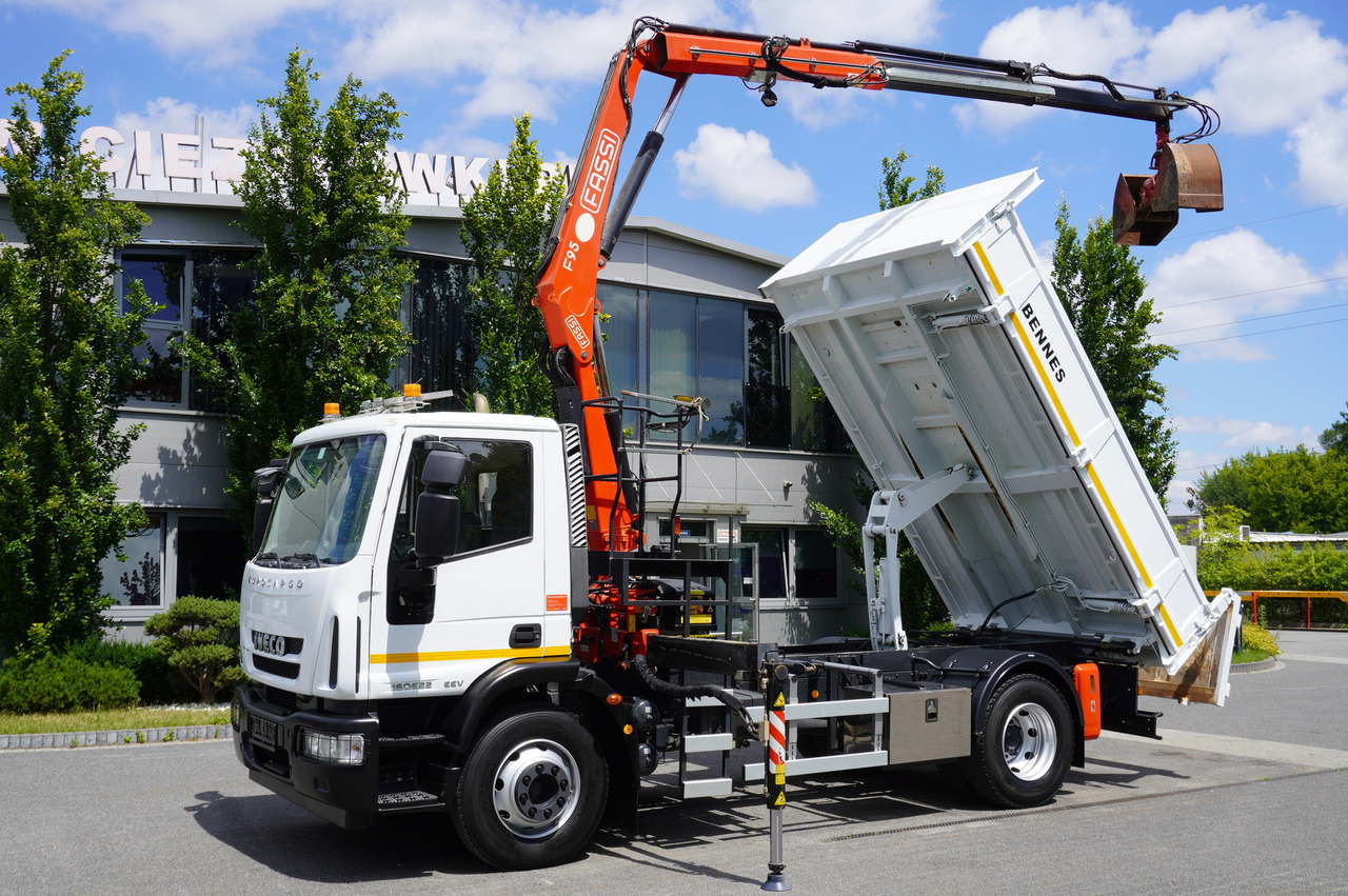 IVECO Eurocargo 160E22 EEV Dump truck / Bortmatic / Crane FASSI F95A.0.22 - Caminhão grua: foto 1 IVECO Eurocargo 160E22 EEV Dump truck / Bortmatic / Crane FASSI F95A.0.22 - Caminhão grua: foto 1