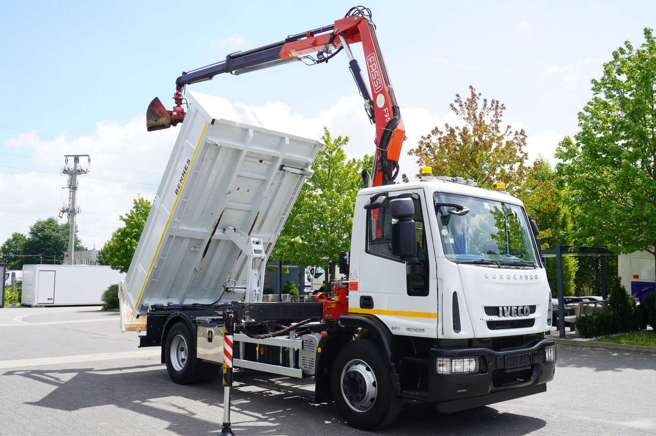IVECO Eurocargo 160E22 EEV Dump truck / Bortmatic / Crane FASSI F95A.0.22 - Caminhão grua: foto 3 IVECO Eurocargo 160E22 EEV Dump truck / Bortmatic / Crane FASSI F95A.0.22 - Caminhão grua: foto 3