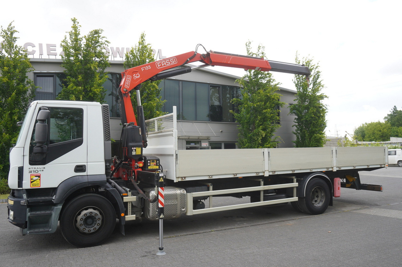 IVECO STRALIS 19.310 E6 / Flatbed 19 EPAL / FASSI F135 / 225 MTH! / 5.7 T - Camião de caixa aberta/ Plataforma, Caminhão grua: foto 4 IVECO STRALIS 19.310 E6 / Flatbed 19 EPAL / FASSI F135 / 225 MTH! / 5.7 T - Camião de caixa aberta/ Plataforma, Caminhão grua: foto 4