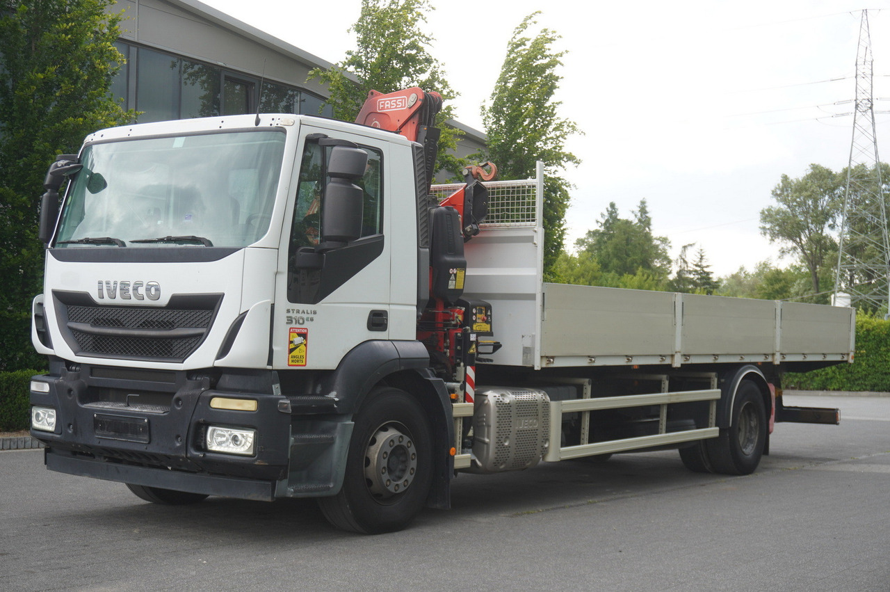IVECO STRALIS 19.310 E6 / Flatbed 19 EPAL / FASSI F135 / 225 MTH! / 5.7 T - Camião de caixa aberta/ Plataforma, Caminhão grua: foto 3 IVECO STRALIS 19.310 E6 / Flatbed 19 EPAL / FASSI F135 / 225 MTH! / 5.7 T - Camião de caixa aberta/ Plataforma, Caminhão grua: foto 3