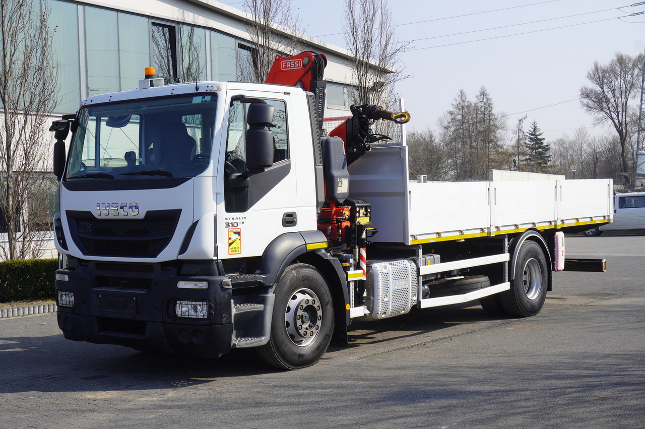 IVECO STRALIS 310 E6 / HDS FASSI 155 6.2 T / 250 thousand km - Camião de caixa aberta/ Plataforma, Caminhão grua: foto 2 IVECO STRALIS 310 E6 / HDS FASSI 155 6.2 T / 250 thousand km - Camião de caixa aberta/ Plataforma, Caminhão grua: foto 2