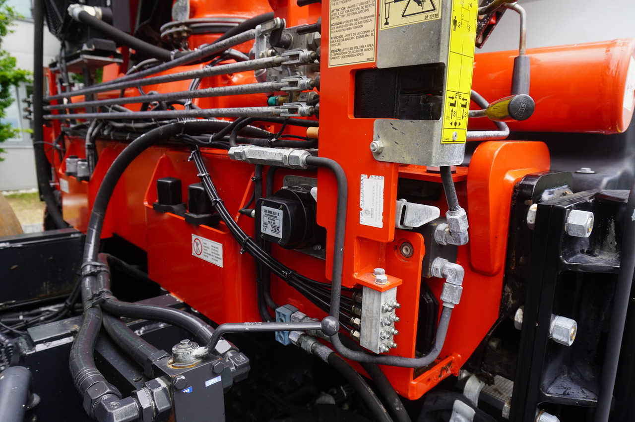 Locação de IVECO STRALIS 330 E6 / FASSI 195A 8.5 T / 3-side tipper IVECO STRALIS 330 E6 / FASSI 195A 8.5 T / 3-side tipper: foto 11