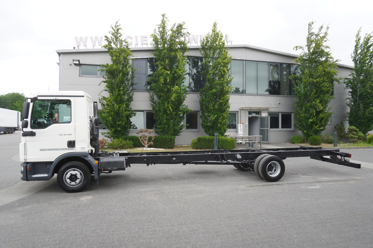 MAN TGL 12.190 / Chassis 8 m / 100 tho. km - Caminhão chassi: foto 3 MAN TGL 12.190 / Chassis 8 m / 100 tho. km - Caminhão chassi: foto 3