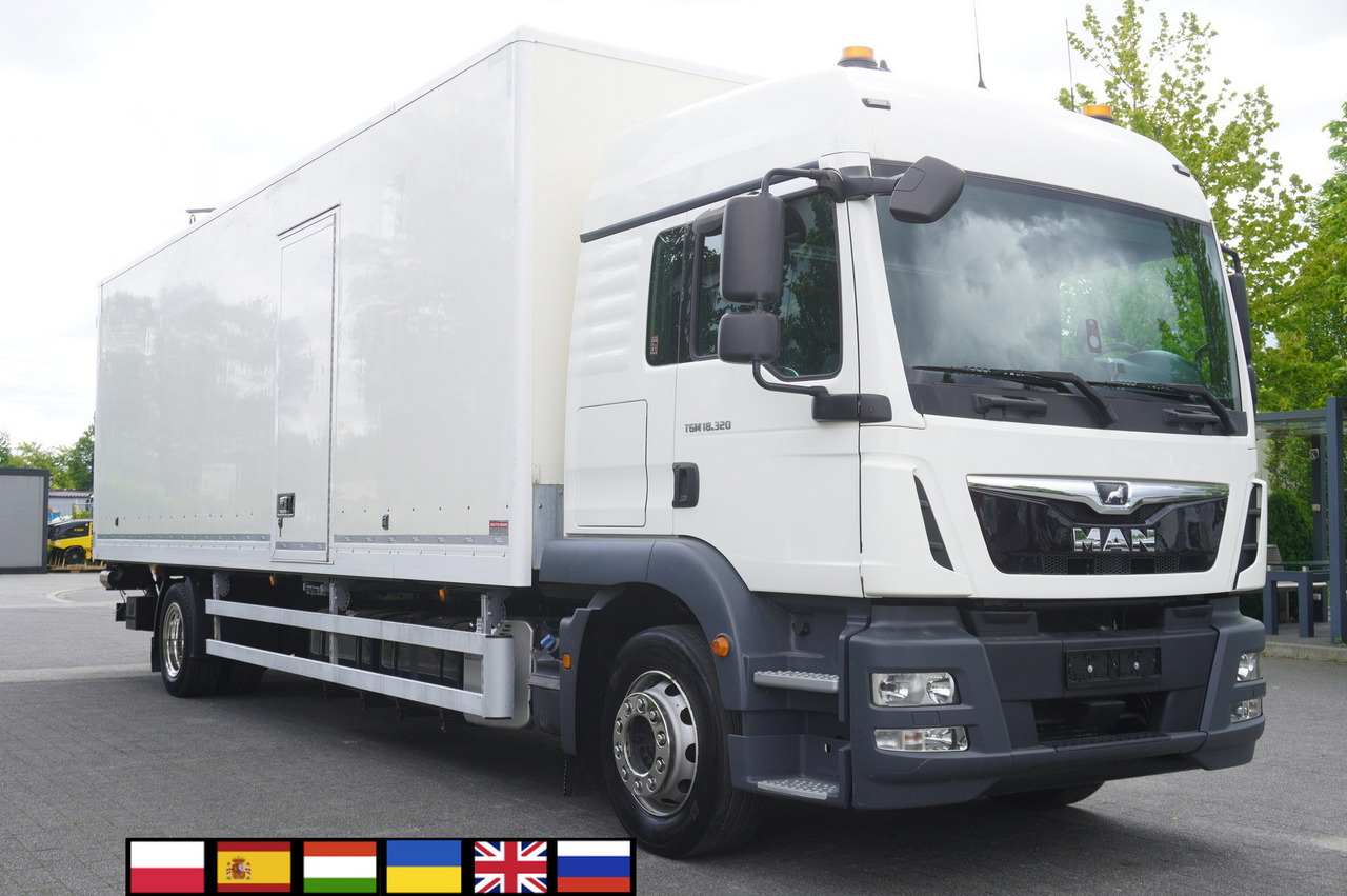 MAN TGM 18.320 / 21 EPAL box / 180 tho. km / Dhollandia 2500 kg / sleeping cab - Caminhão furgão: foto 1 MAN TGM 18.320 / 21 EPAL box / 180 tho. km / Dhollandia 2500 kg / sleeping cab - Caminhão furgão: foto 1