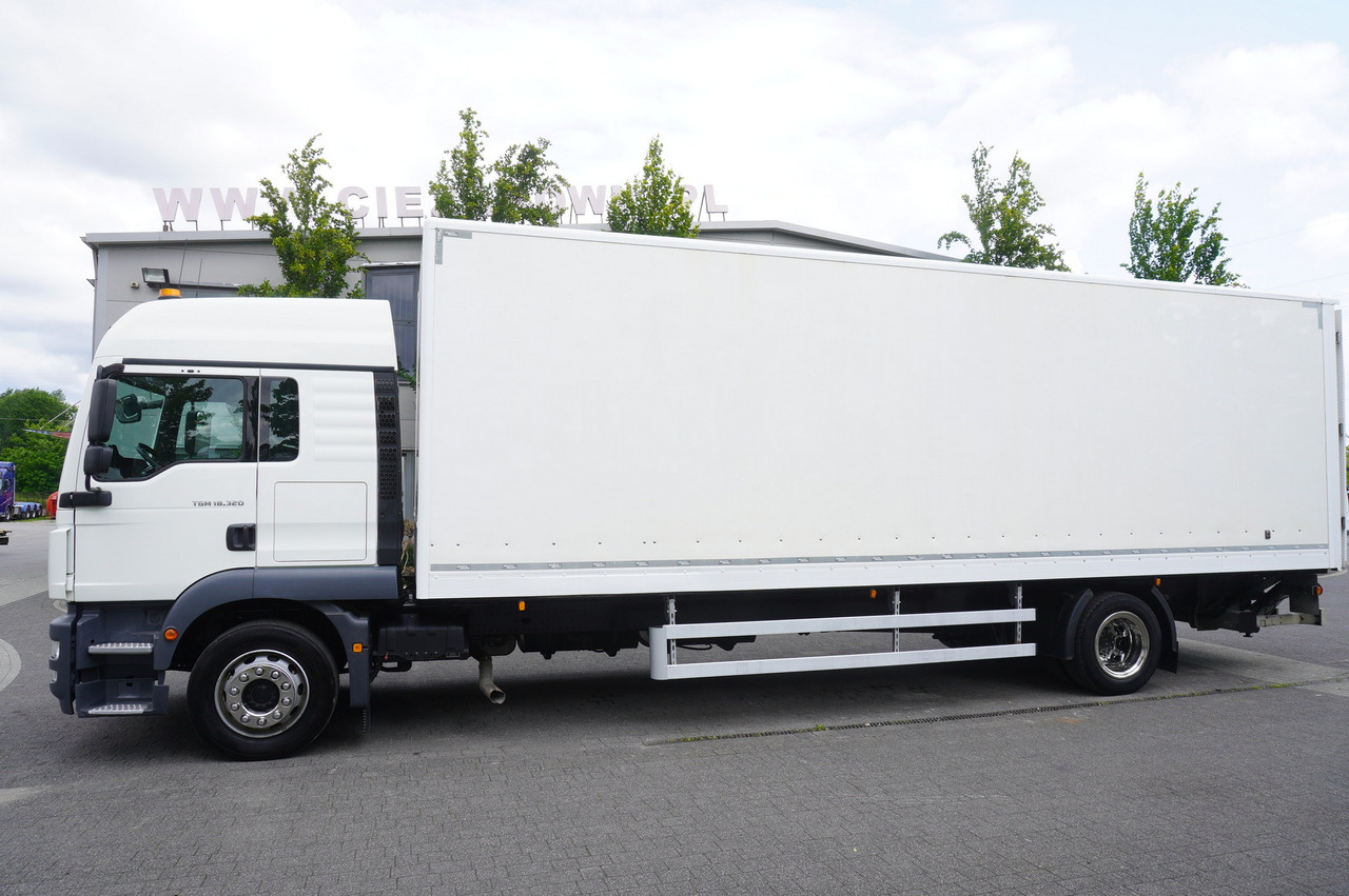 MAN TGM 18.320 / 21 EPAL box / 180 tho. km / Dhollandia 2500 kg / sleeping cab - Caminhão furgão: foto 5 MAN TGM 18.320 / 21 EPAL box / 180 tho. km / Dhollandia 2500 kg / sleeping cab - Caminhão furgão: foto 5
