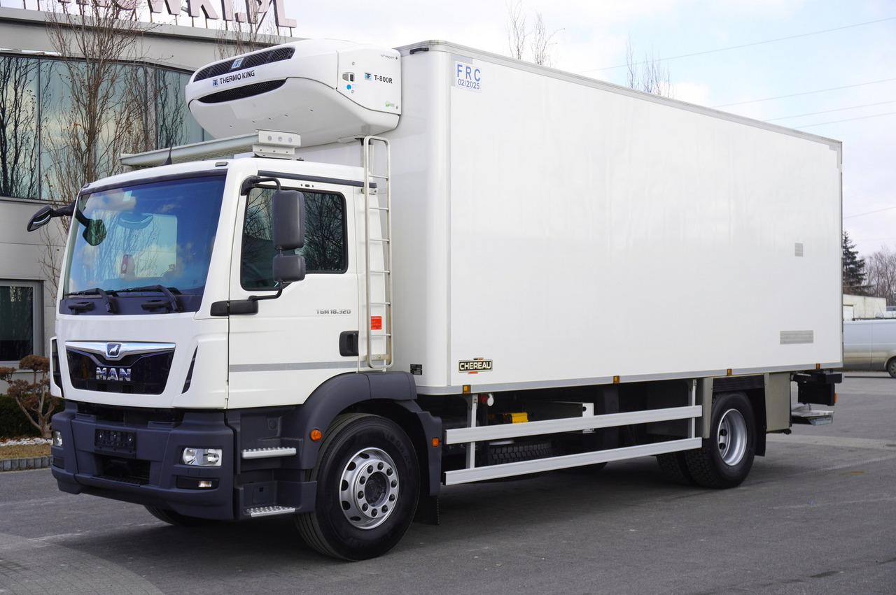 MAN TGM 18.320 / CHEREAU meat hook refrigerator / Carcass elevator - Caminhão frigorífico: foto 2 MAN TGM 18.320 / CHEREAU meat hook refrigerator / Carcass elevator - Caminhão frigorífico: foto 2