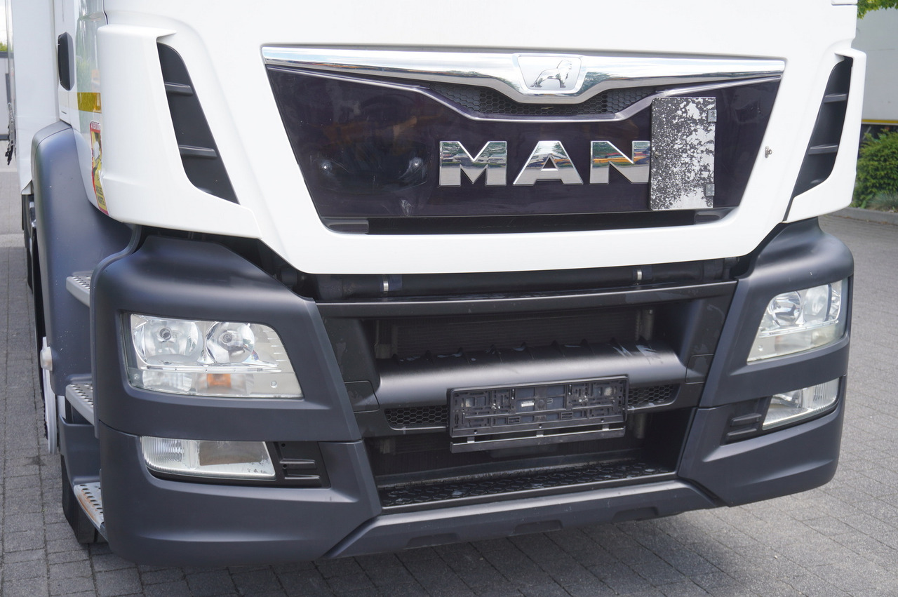 Caminhão com lona MAN TGS 18.440 / 19 EPAL curtainsider / Sleeper cab: foto 8 Caminhão com lona MAN TGS 18.440 / 19 EPAL curtainsider / Sleeper cab: foto 8