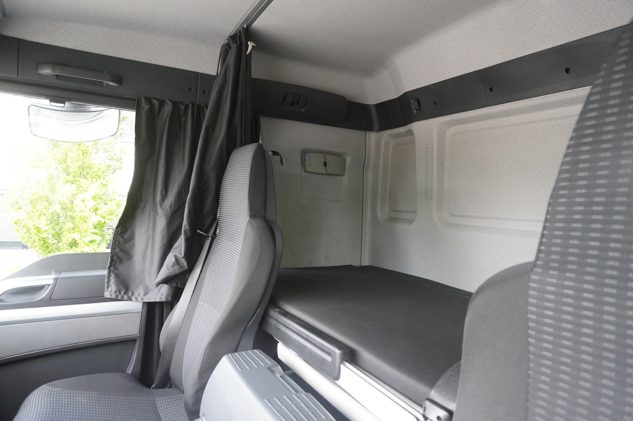 Caminhão com lona MAN TGS 18.440 / 19 EPAL curtainsider / Sleeper cab: foto 23 Caminhão com lona MAN TGS 18.440 / 19 EPAL curtainsider / Sleeper cab: foto 23