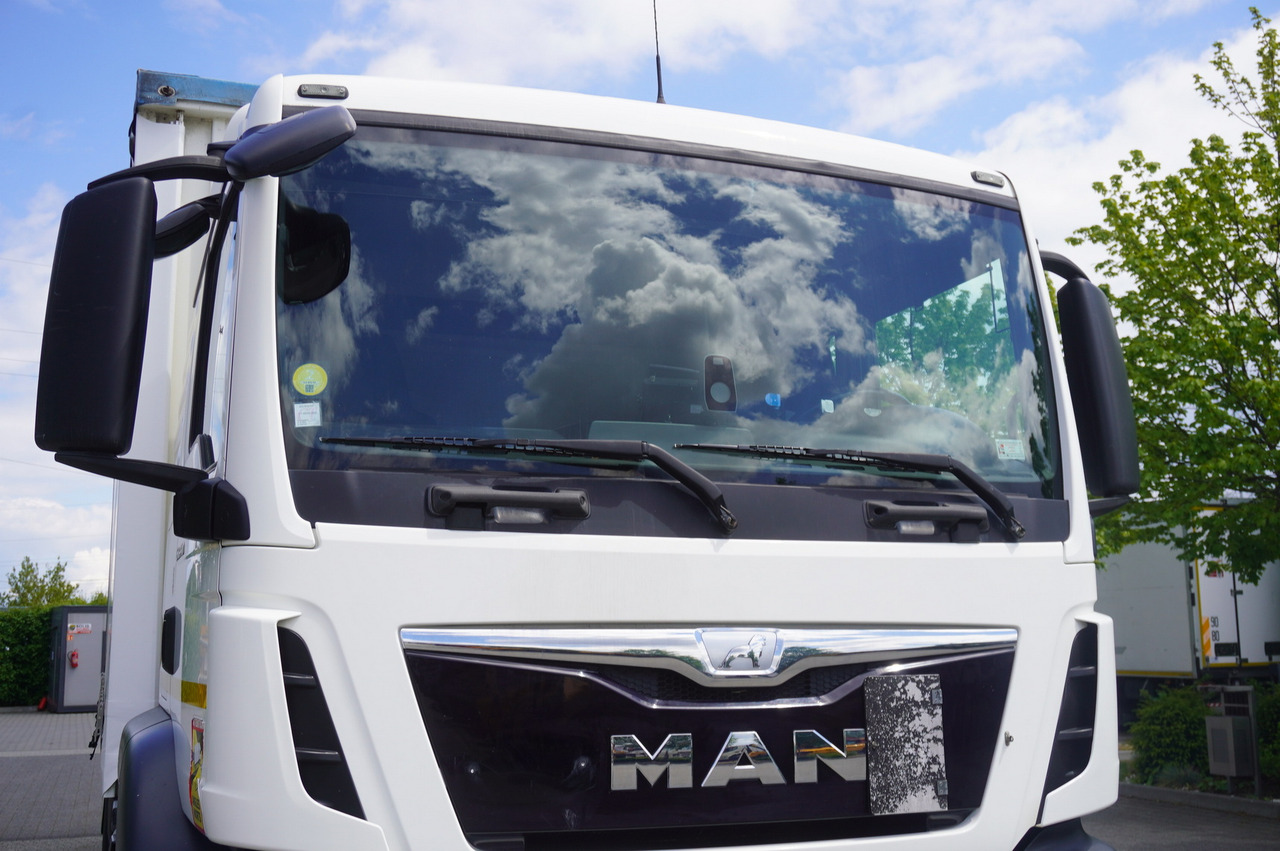 Caminhão com lona MAN TGS 18.440 / 19 EPAL curtainsider / Sleeper cab: foto 9 Caminhão com lona MAN TGS 18.440 / 19 EPAL curtainsider / Sleeper cab: foto 9