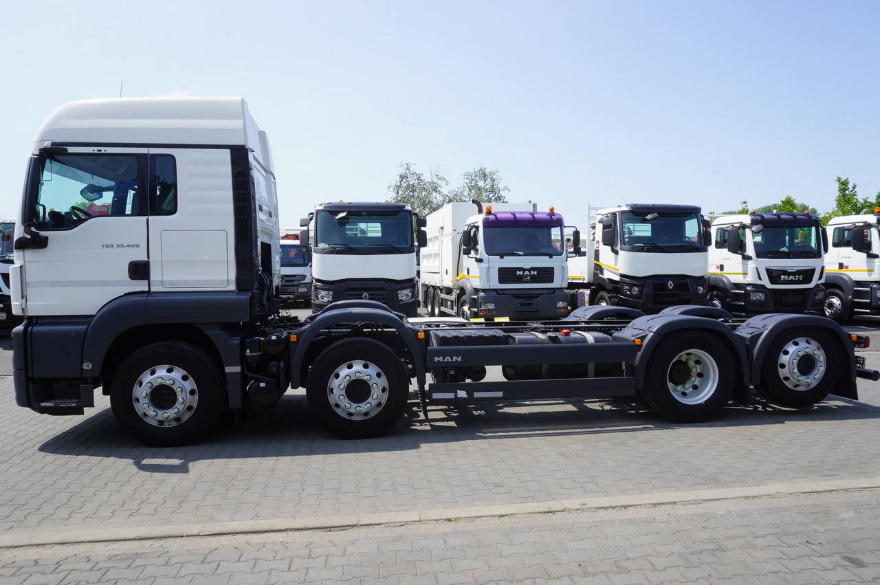 MAN TGS 35.420 8x2 / Chassis 6.4 m / 3 steered axles - Caminhão grua: foto 3 MAN TGS 35.420 8x2 / Chassis 6.4 m / 3 steered axles - Caminhão grua: foto 3