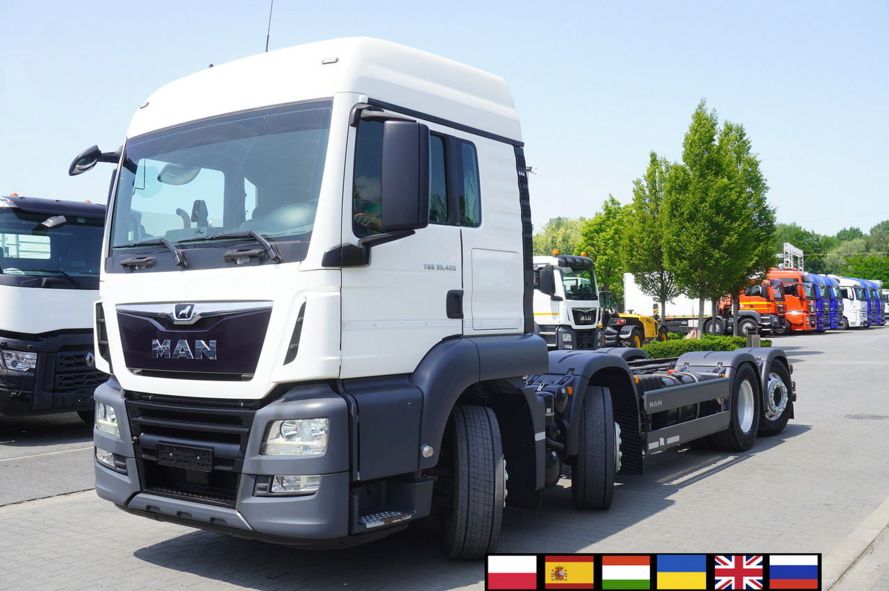 MAN TGS 35.420 8x2 / Chassis 6.4 m / 3 steered axles - Caminhão grua: foto 1 MAN TGS 35.420 8x2 / Chassis 6.4 m / 3 steered axles - Caminhão grua: foto 1