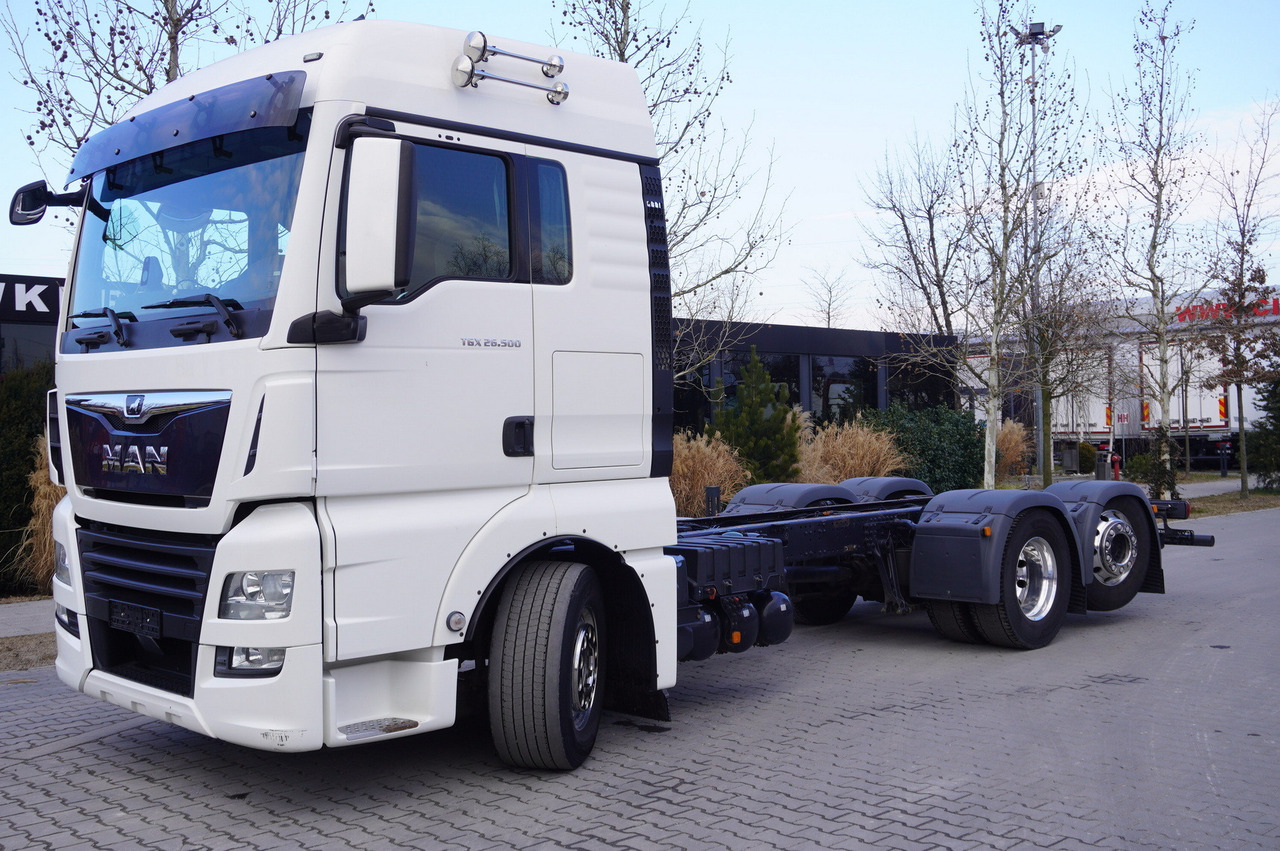 MAN TGX 26,500 / 500 HP / steering 3rd axle / 20 t cap. / Chassis 6.5 m - Caminhão chassi: foto 1 MAN TGX 26,500 / 500 HP / steering 3rd axle / 20 t cap. / Chassis 6.5 m - Caminhão chassi: foto 1
