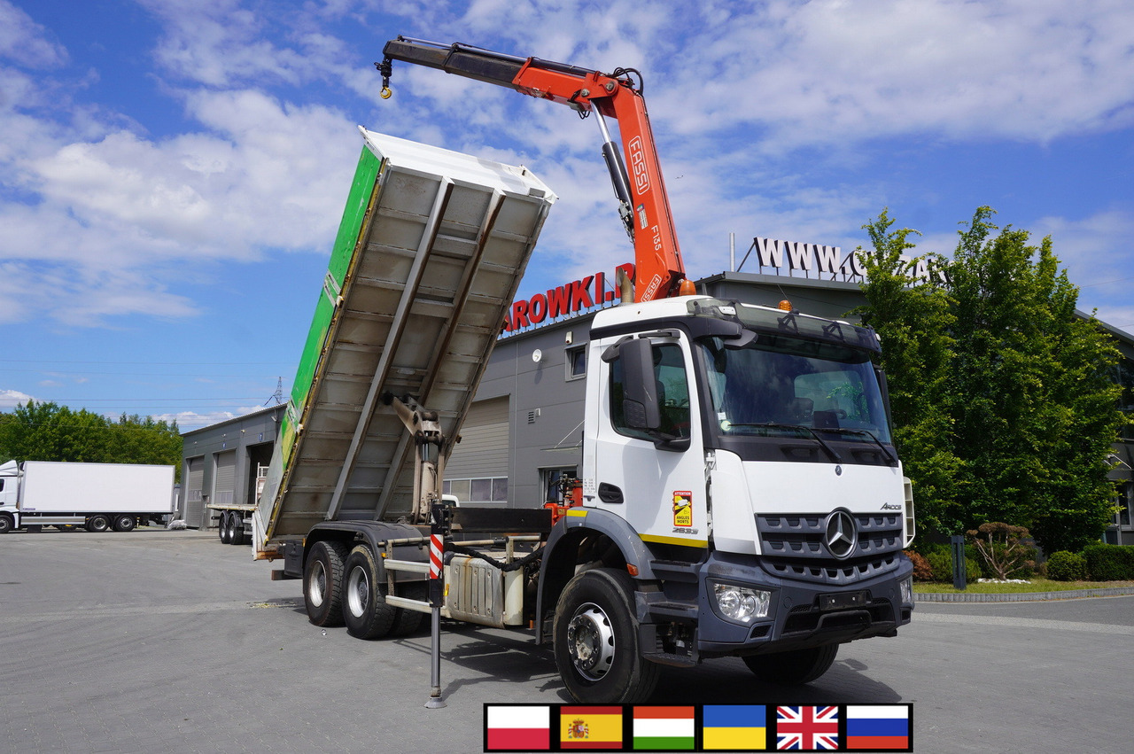 MERCEDES-BENZ AROCS 2633 6x4 / 5.5 T crane FASSI F135 / Tipper 15 EPAL - Caminhão basculante, Caminhão grua: foto 1 MERCEDES-BENZ AROCS 2633 6x4 / 5.5 T crane FASSI F135 / Tipper 15 EPAL - Caminhão basculante, Caminhão grua: foto 1