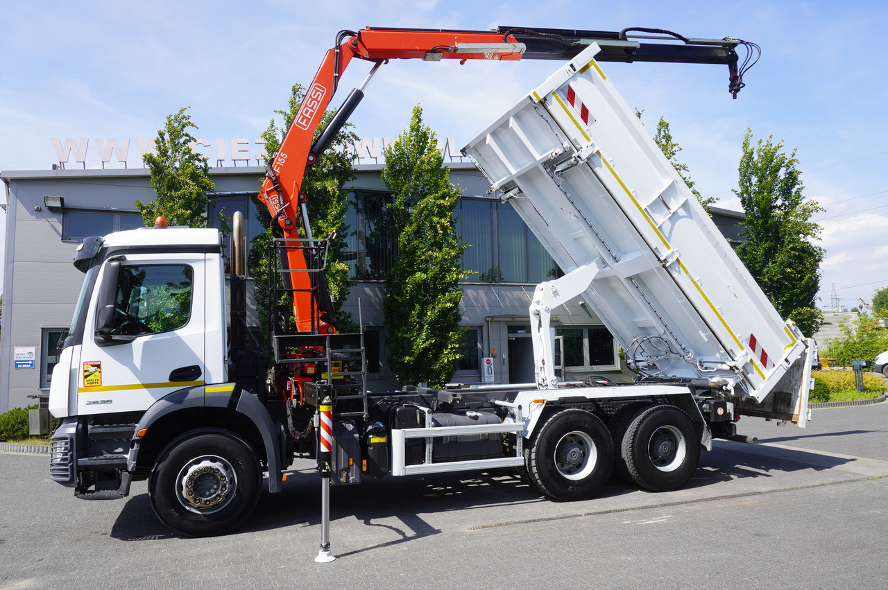 MERCEDES-BENZ AROCS 2636 / Fassi F155A.0.22 crane 6t / 120 tho. km / 3-sided dump truck / 2 x Bordmatic - Caminhão basculante, Caminhão grua: foto 5 MERCEDES-BENZ AROCS 2636 / Fassi F155A.0.22 crane 6t / 120 tho. km / 3-sided dump truck / 2 x Bordmatic - Caminhão basculante, Caminhão grua: foto 5