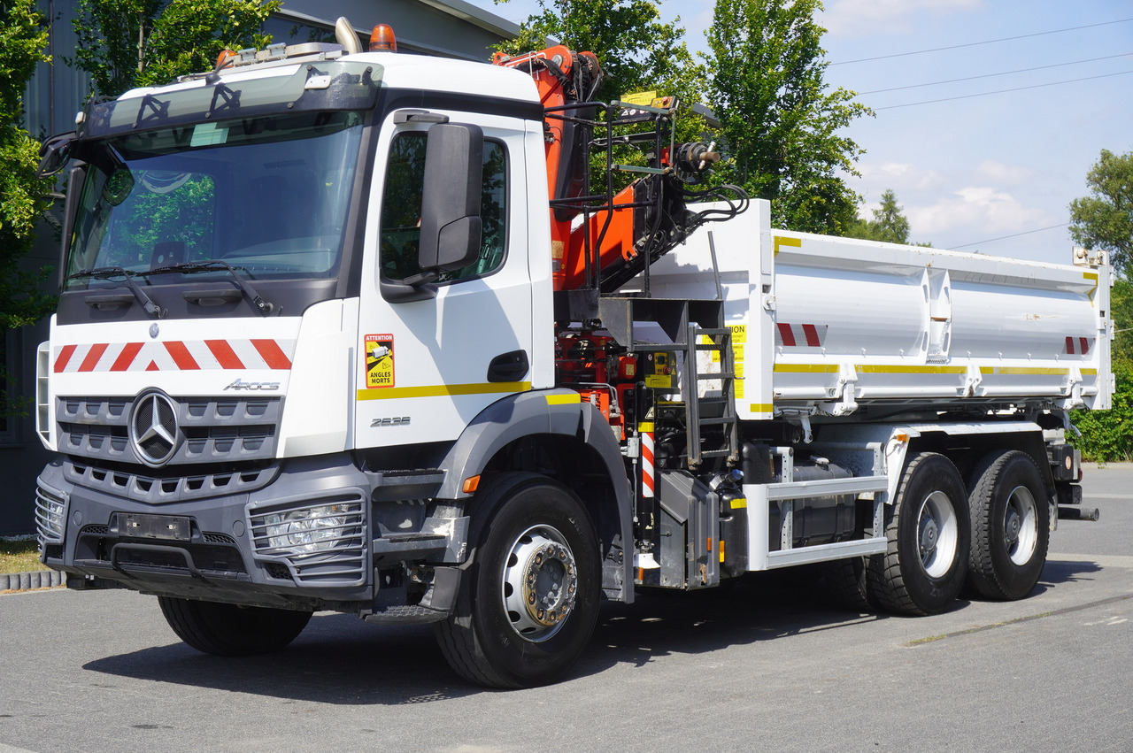 MERCEDES-BENZ AROCS 2636 / Fassi F155A.0.22 crane 6t / 120 tho. km / 3-sided dump truck / 2 x Bordmatic - Camião de caixa aberta/ Plataforma, Caminhão grua: foto 3 MERCEDES-BENZ AROCS 2636 / Fassi F155A.0.22 crane 6t / 120 tho. km / 3-sided dump truck / 2 x Bordmatic - Camião de caixa aberta/ Plataforma, Caminhão grua: foto 3