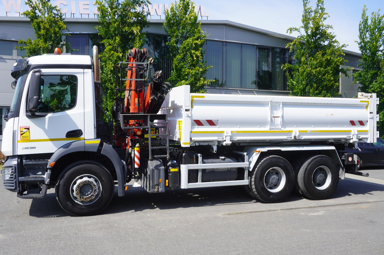 MERCEDES-BENZ AROCS 2636 / Fassi F155A.0.22 crane 6t / 120 tho. km / 3-sided dump truck / 2 x Bordmatic - Caminhão basculante, Caminhão grua: foto 4 MERCEDES-BENZ AROCS 2636 / Fassi F155A.0.22 crane 6t / 120 tho. km / 3-sided dump truck / 2 x Bordmatic - Caminhão basculante, Caminhão grua: foto 4