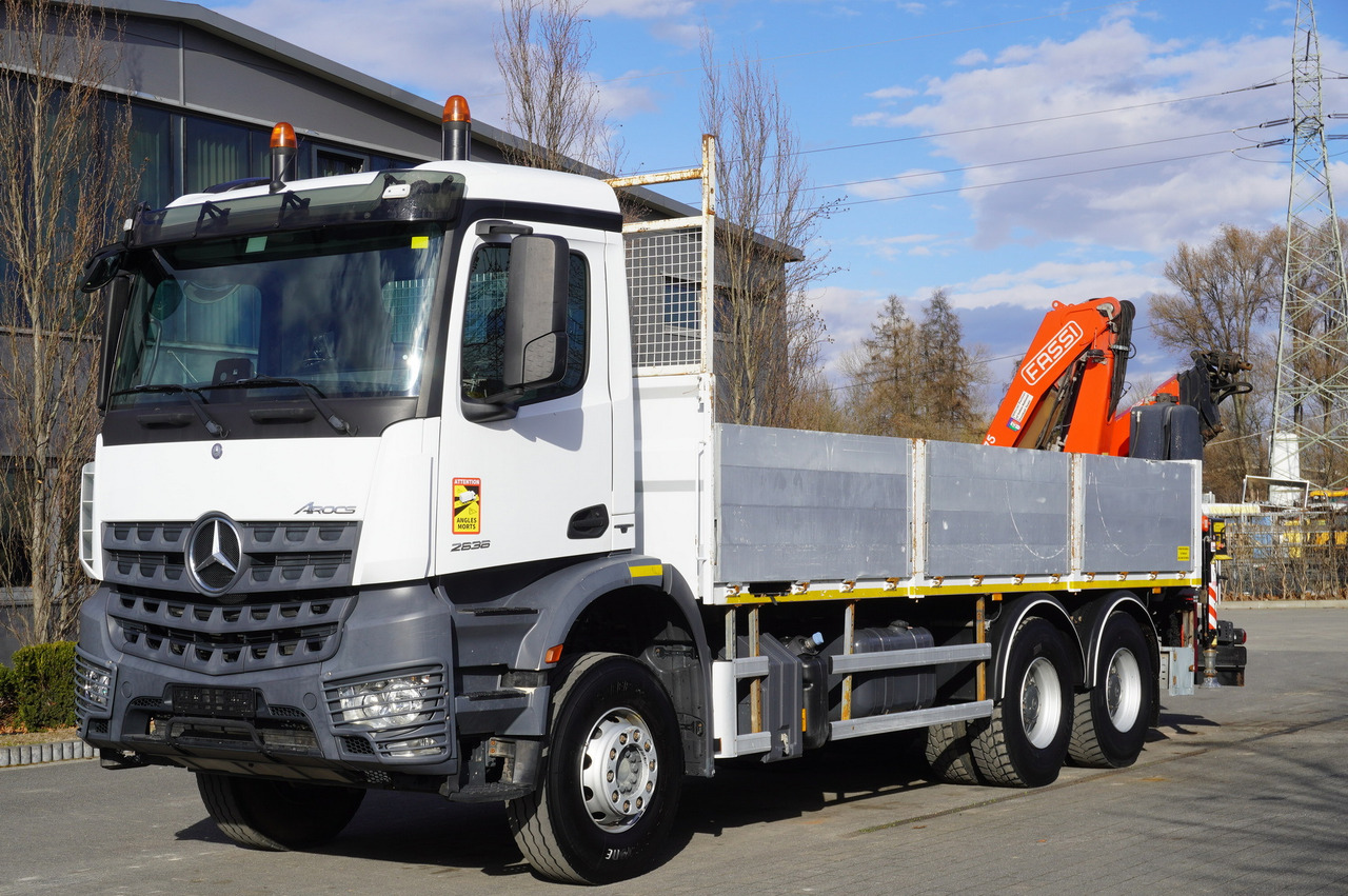 MERCEDES-BENZ AROCS 2636 Flatbed / HDS FASSI F175 7.7 T / 150,000 km - Guindaste móvel: foto 2 MERCEDES-BENZ AROCS 2636 Flatbed / HDS FASSI F175 7.7 T / 150,000 km - Guindaste móvel: foto 2