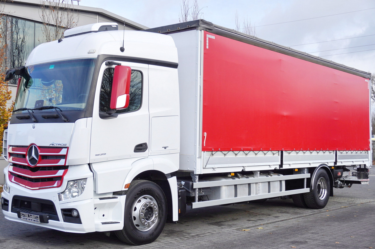 MERCEDES-BENZ Actros 1835 E6 4×2 / Curtainsider 21 pallets / tail lift 1.5t - Caminhão com lona: foto 1 MERCEDES-BENZ Actros 1835 E6 4×2 / Curtainsider 21 pallets / tail lift 1.5t - Caminhão com lona: foto 1