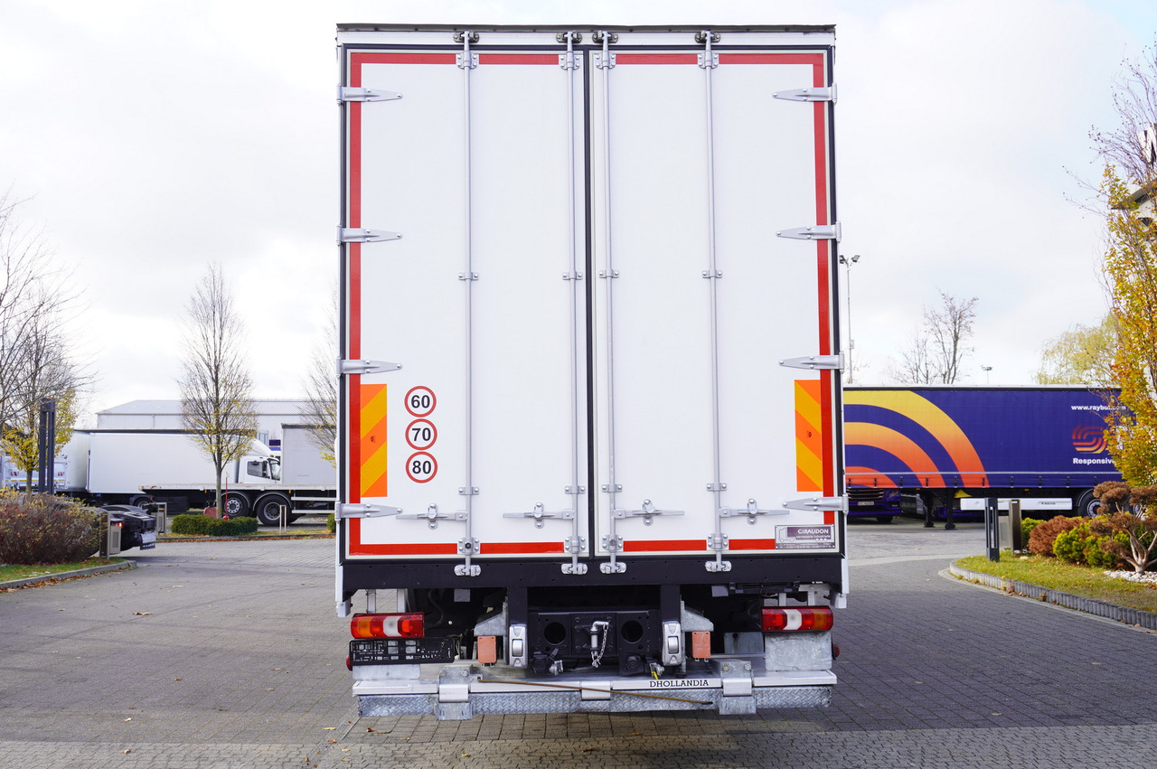 MERCEDES-BENZ Actros 1835 E6 4×2 / Curtainsider 21 pallets / tail lift 1.5t - Caminhão com lona: foto 2 MERCEDES-BENZ Actros 1835 E6 4×2 / Curtainsider 21 pallets / tail lift 1.5t - Caminhão com lona: foto 2