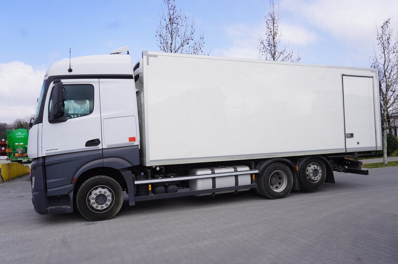 MERCEDES-BENZ Actros 2542 / GIGA cabin / Thermoking 1000R - Caminhão frigorífico: foto 2 MERCEDES-BENZ Actros 2542 / GIGA cabin / Thermoking 1000R - Caminhão frigorífico: foto 2