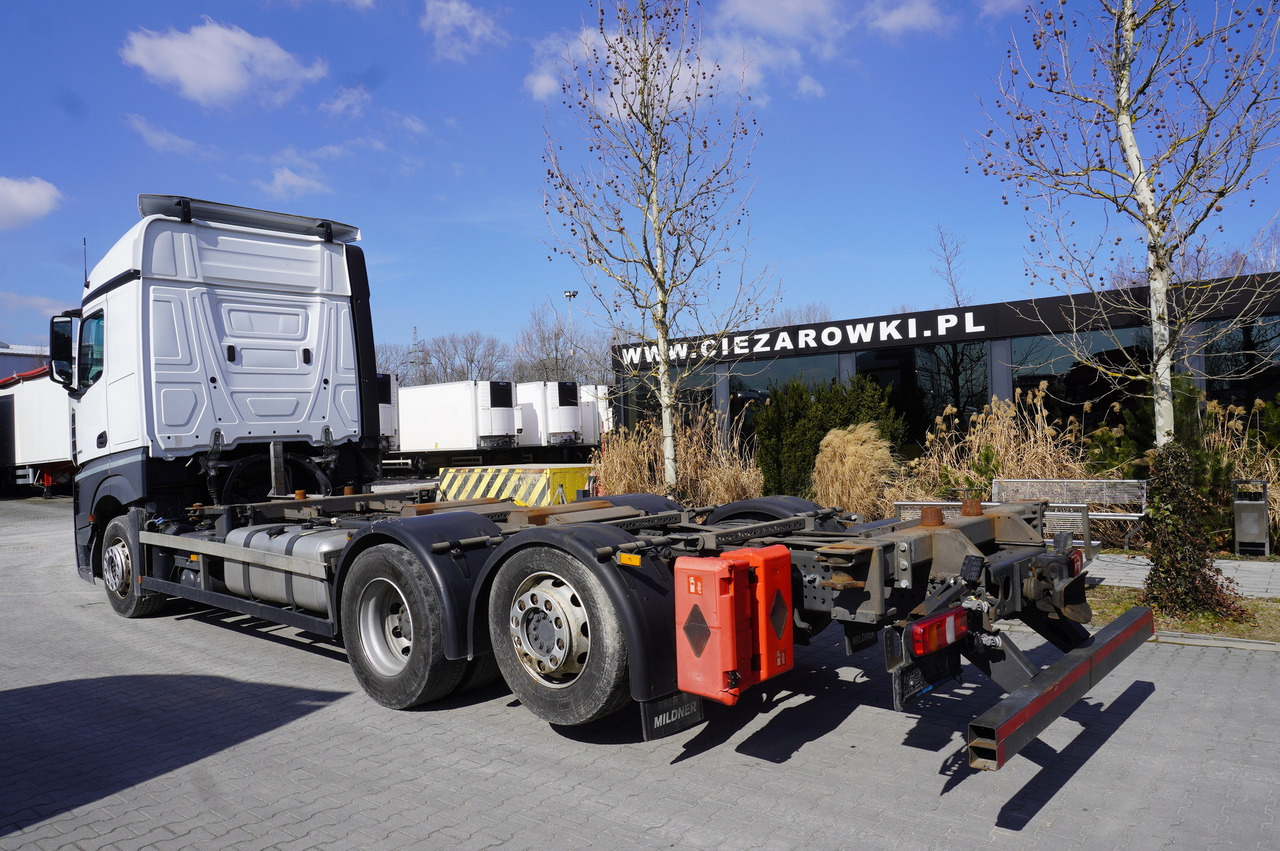 MERCEDES-BENZ Actros 2543 / BDF / Retarder / sleeping cabin - Caminhão transportador de contêineres/ Caixa móvel: foto 4 MERCEDES-BENZ Actros 2543 / BDF / Retarder / sleeping cabin - Caminhão transportador de contêineres/ Caixa móvel: foto 4