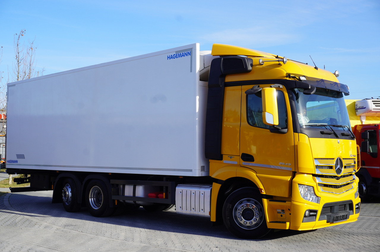 MERCEDES-BENZ Actros 2543 E6 6×2 / Refrigerated truck / ATP/FRC / 20 pallets / 260000 km!!! - Caminhão frigorífico: foto 4 MERCEDES-BENZ Actros 2543 E6 6×2 / Refrigerated truck / ATP/FRC / 20 pallets / 260000 km!!! - Caminhão frigorífico: foto 4