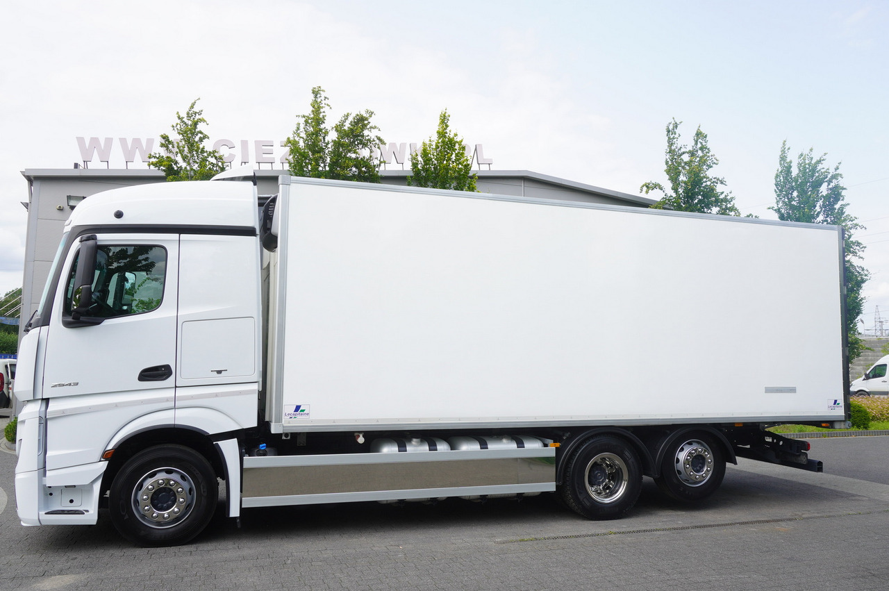 MERCEDES-BENZ Actros 2543 / Lecapitaine Refrigerator Multitemperature / Carrier Supra 950 MT - Caminhão frigorífico: foto 2 MERCEDES-BENZ Actros 2543 / Lecapitaine Refrigerator Multitemperature / Carrier Supra 950 MT - Caminhão frigorífico: foto 2