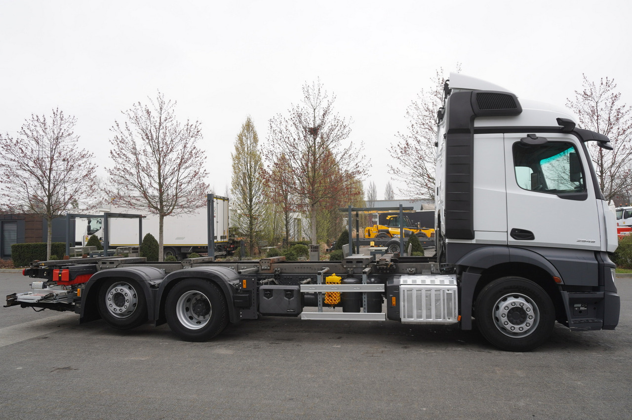 MERCEDES-BENZ Actros 2545 6×2 MP5 / ADR / several units - Caminhão transportador de contêineres/ Caixa móvel: foto 2 MERCEDES-BENZ Actros 2545 6×2 MP5 / ADR / several units - Caminhão transportador de contêineres/ Caixa móvel: foto 2