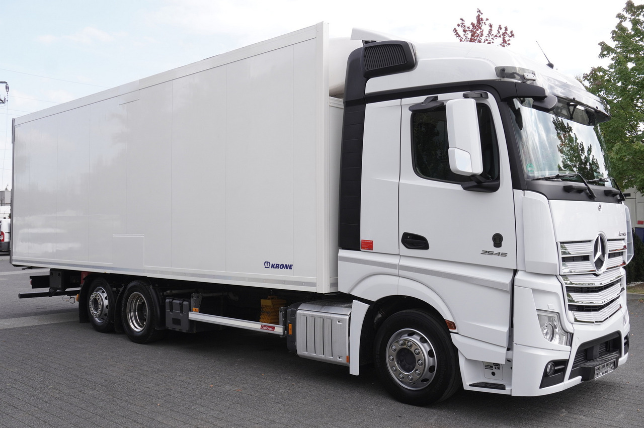 MERCEDES-BENZ Actros 2545 MP5 6×2 E6 / KRONE REFRIGERATOR 40 pallets Bitemperature Doppelstock / high 2.7m - Caminhão frigorífico: foto 2 MERCEDES-BENZ Actros 2545 MP5 6×2 E6 / KRONE REFRIGERATOR 40 pallets Bitemperature Doppelstock / high 2.7m - Caminhão frigorífico: foto 2
