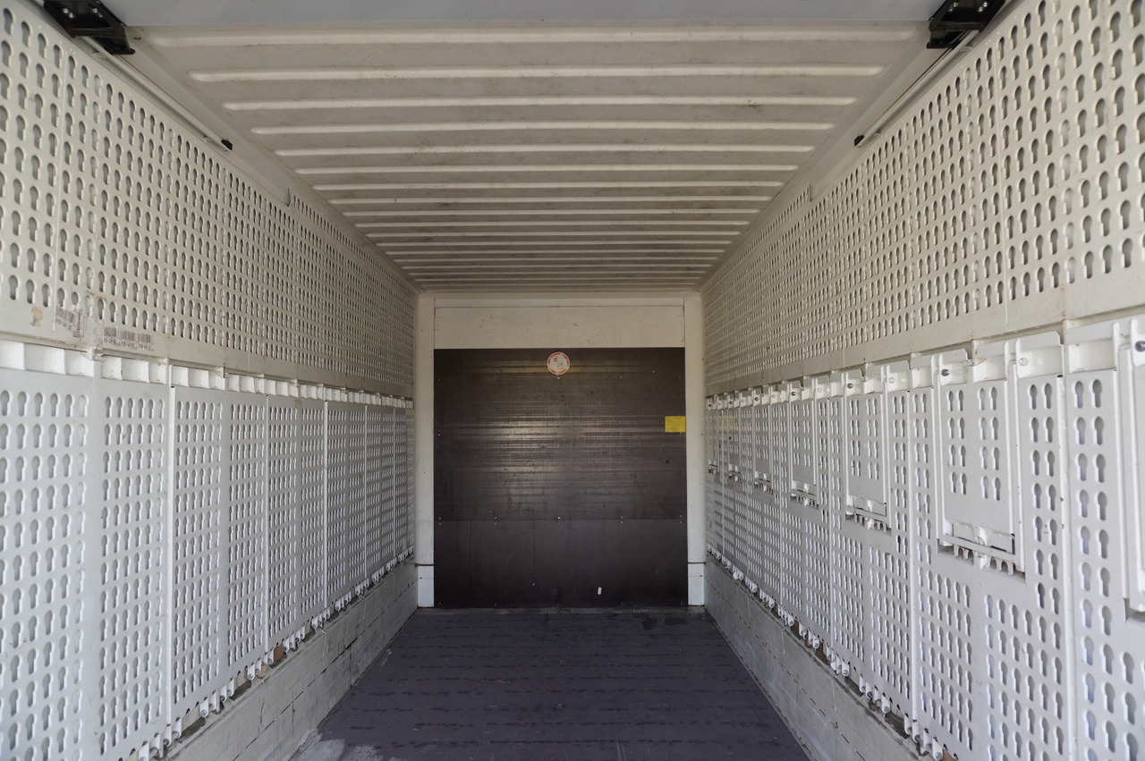 MERCEDES-BENZ Actros 2545 MP5 / KRONE 18 EPAL box body / ADR AT - Caminhão frigorífico: foto 4 MERCEDES-BENZ Actros 2545 MP5 / KRONE 18 EPAL box body / ADR AT - Caminhão frigorífico: foto 4