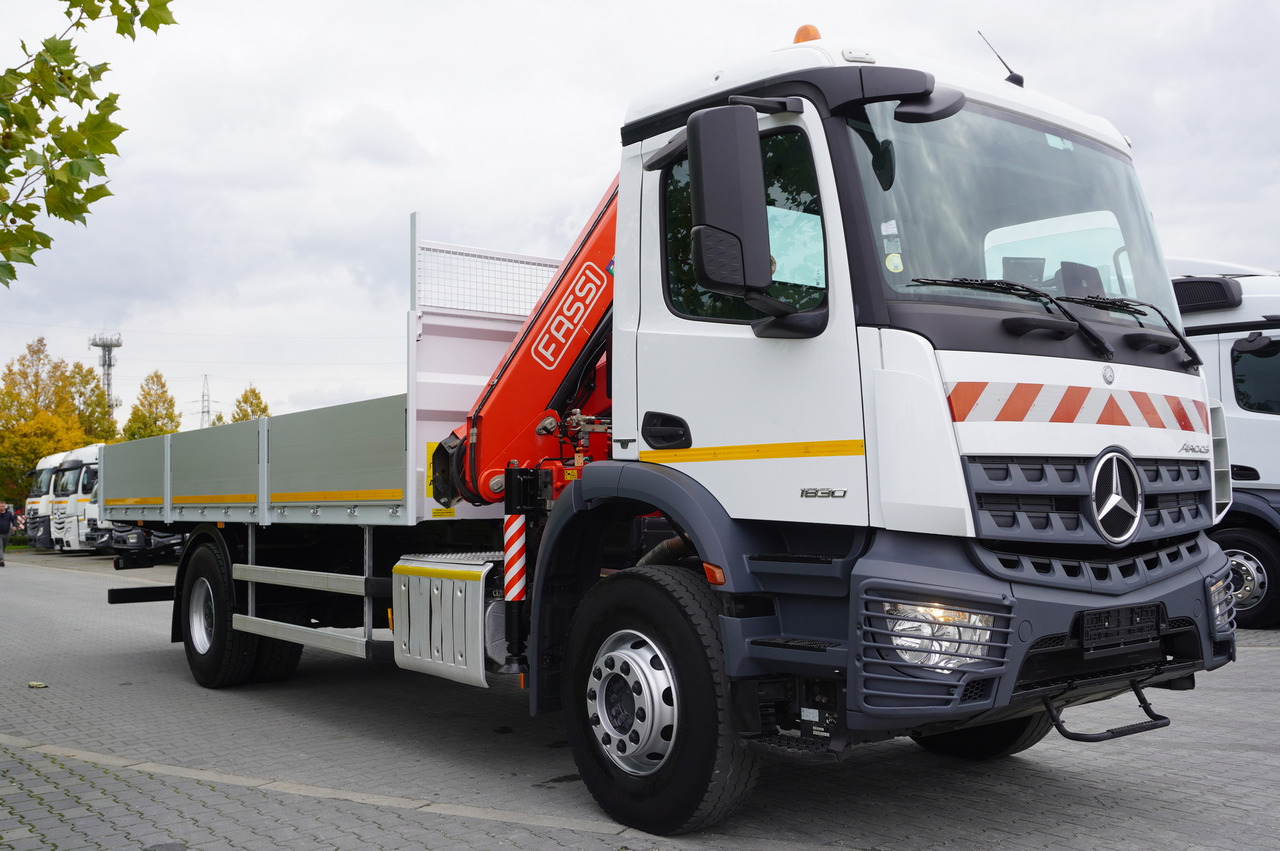 MERCEDES-BENZ Arocs 1830 / Flatbed 16 EPAL / HDS Fassi 155 / Reach 8 m / Load capacity 6160 kg - Camião de caixa aberta/ Plataforma, Caminhão grua: foto 2 MERCEDES-BENZ Arocs 1830 / Flatbed 16 EPAL / HDS Fassi 155 / Reach 8 m / Load capacity 6160 kg - Camião de caixa aberta/ Plataforma, Caminhão grua: foto 2
