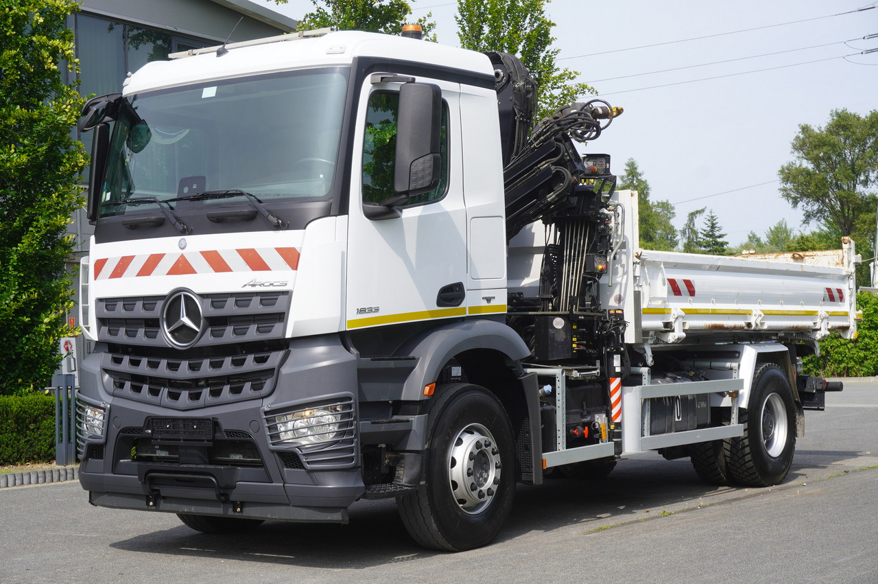 MERCEDES-BENZ Arocs 1833 / 87,000 km!!! / Hds HIAB X-DUO 128 B-2 / three-sided tipper - Caminhão grua, Caminhão grua: foto 3 MERCEDES-BENZ Arocs 1833 / 87,000 km!!! / Hds HIAB X-DUO 128 B-2 / three-sided tipper - Caminhão grua, Caminhão grua: foto 3