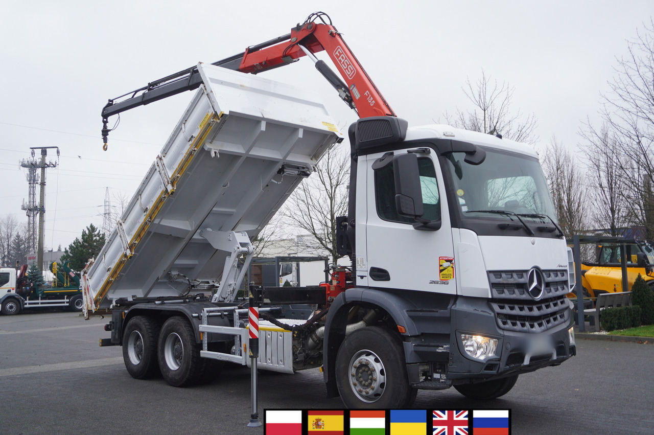 MERCEDES-BENZ Arocs 2636 6x4 / 2-way tipper / Fassi F135A.0.23 / remote control / Rotator - Caminhão basculante, Caminhão grua: foto 1 MERCEDES-BENZ Arocs 2636 6x4 / 2-way tipper / Fassi F135A.0.23 / remote control / Rotator - Caminhão basculante, Caminhão grua: foto 1