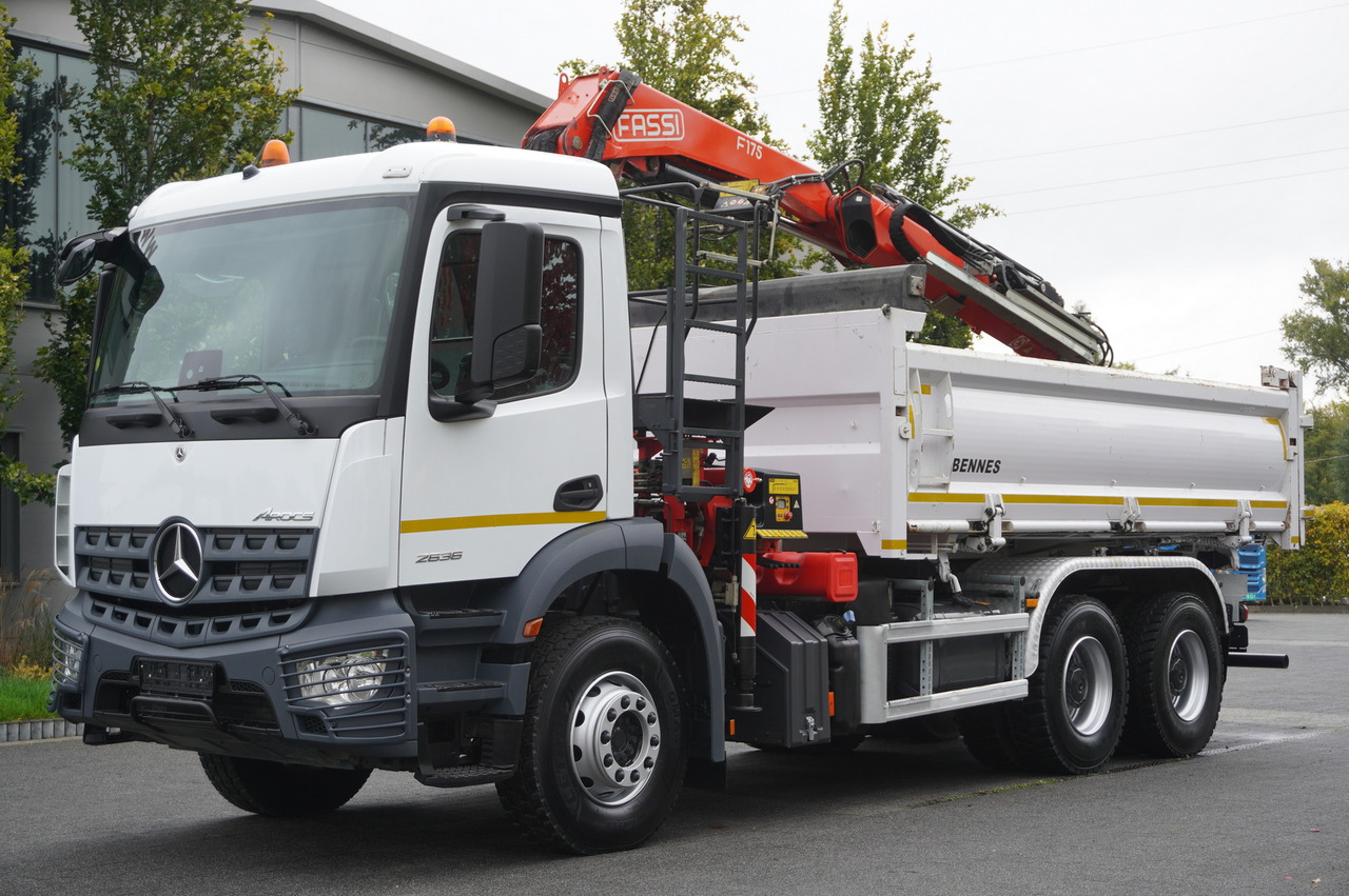 MERCEDES-BENZ Arocs 2636 6x4 / Fassi F175 / 7.7 t / 10 m / 2-side tipper / Bortmatic - Caminhão basculante, Caminhão grua: foto 2 MERCEDES-BENZ Arocs 2636 6x4 / Fassi F175 / 7.7 t / 10 m / 2-side tipper / Bortmatic - Caminhão basculante, Caminhão grua: foto 2