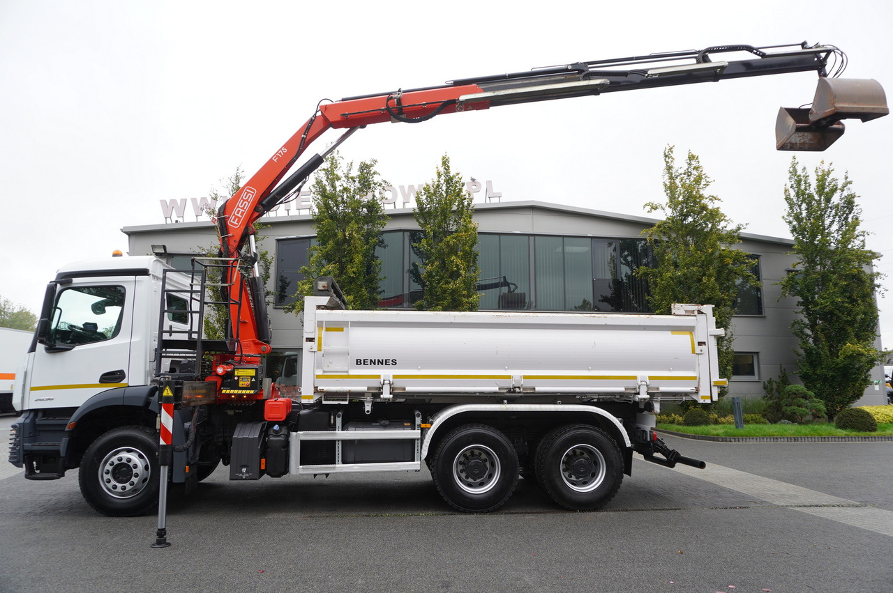 MERCEDES-BENZ Arocs 2636 6x4 / Fassi F175 / 7.7 t / 10 m / 2-side tipper / Bortmatic - Caminhão basculante, Caminhão grua: foto 5 MERCEDES-BENZ Arocs 2636 6x4 / Fassi F175 / 7.7 t / 10 m / 2-side tipper / Bortmatic - Caminhão basculante, Caminhão grua: foto 5