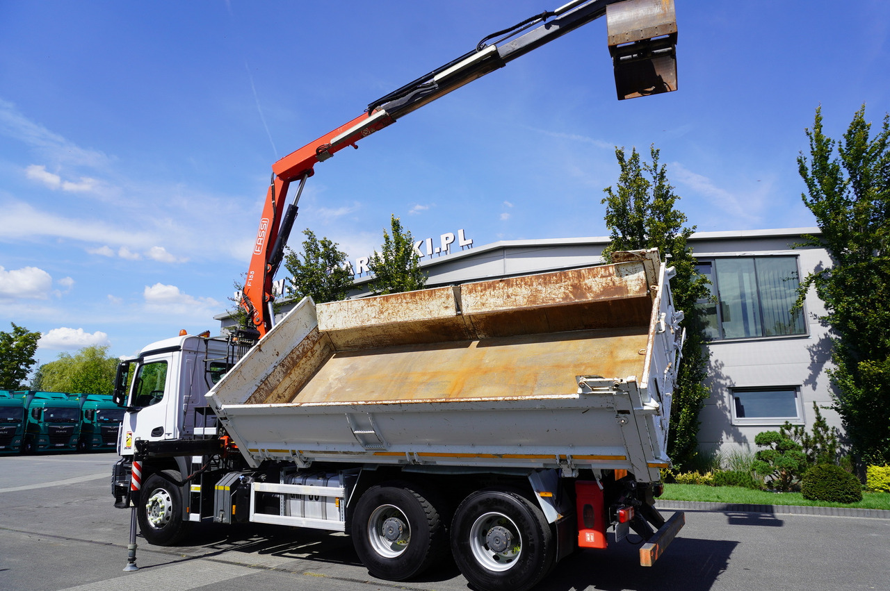 MERCEDES-BENZ Arocs 2636 / 6x4 / HDS Fassi / 3-Way Tipper / Bortmatic - Caminhão grua: foto 3 MERCEDES-BENZ Arocs 2636 / 6x4 / HDS Fassi / 3-Way Tipper / Bortmatic - Caminhão grua: foto 3