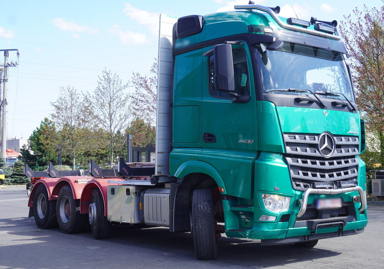Mercedes-Benz Arocs 3563 8 × 4 / 630 HP / steered axle / Logging superstructure - Caminhão florestal: foto 1 Mercedes-Benz Arocs 3563 8 × 4 / 630 HP / steered axle / Logging superstructure - Caminhão florestal: foto 1