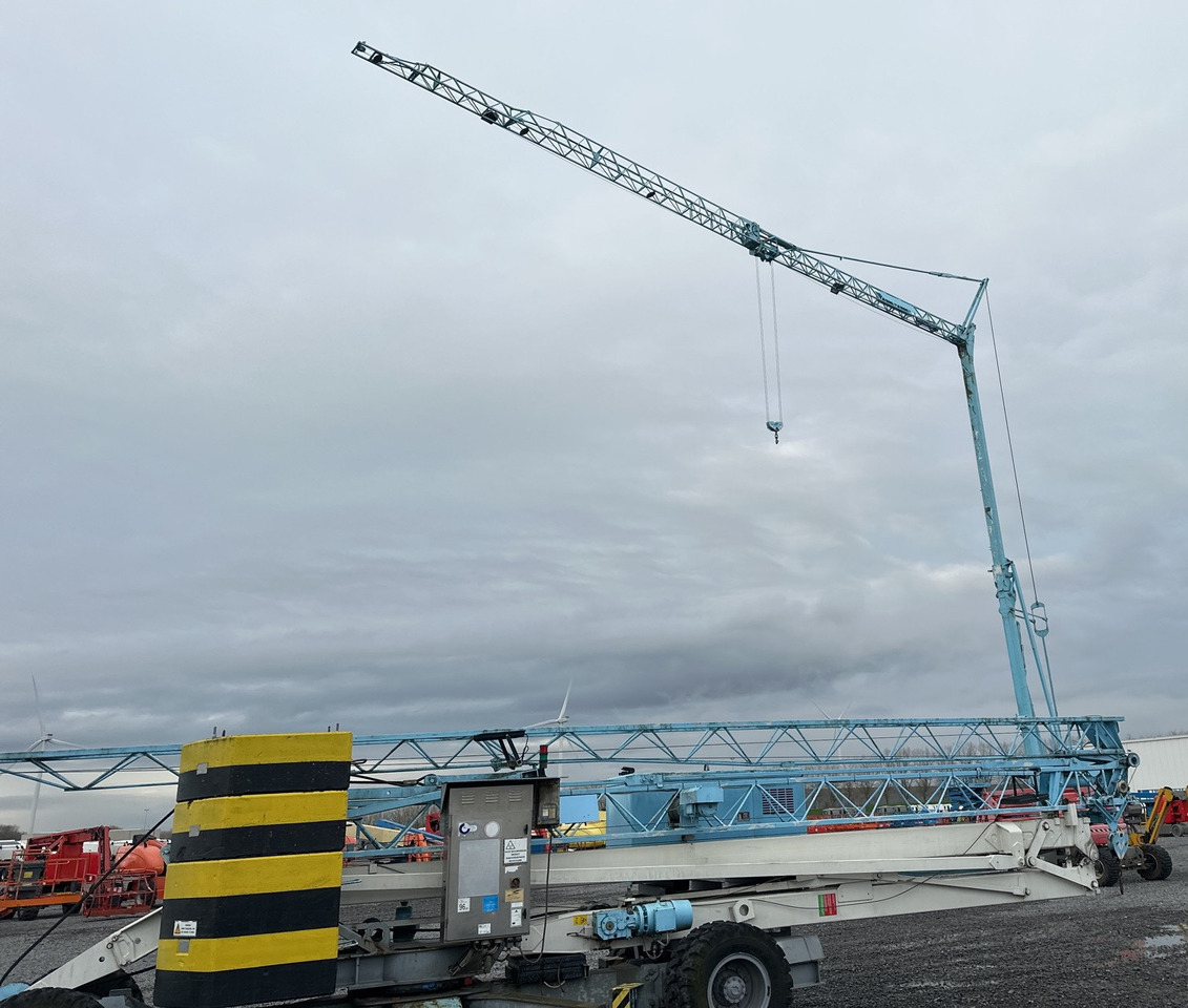 POTAIN IGO32 Tri/A Mobile self-erecting tower crane / 4400 MTH! - Guindaste móvel: foto 3 POTAIN IGO32 Tri/A Mobile self-erecting tower crane / 4400 MTH! - Guindaste móvel: foto 3