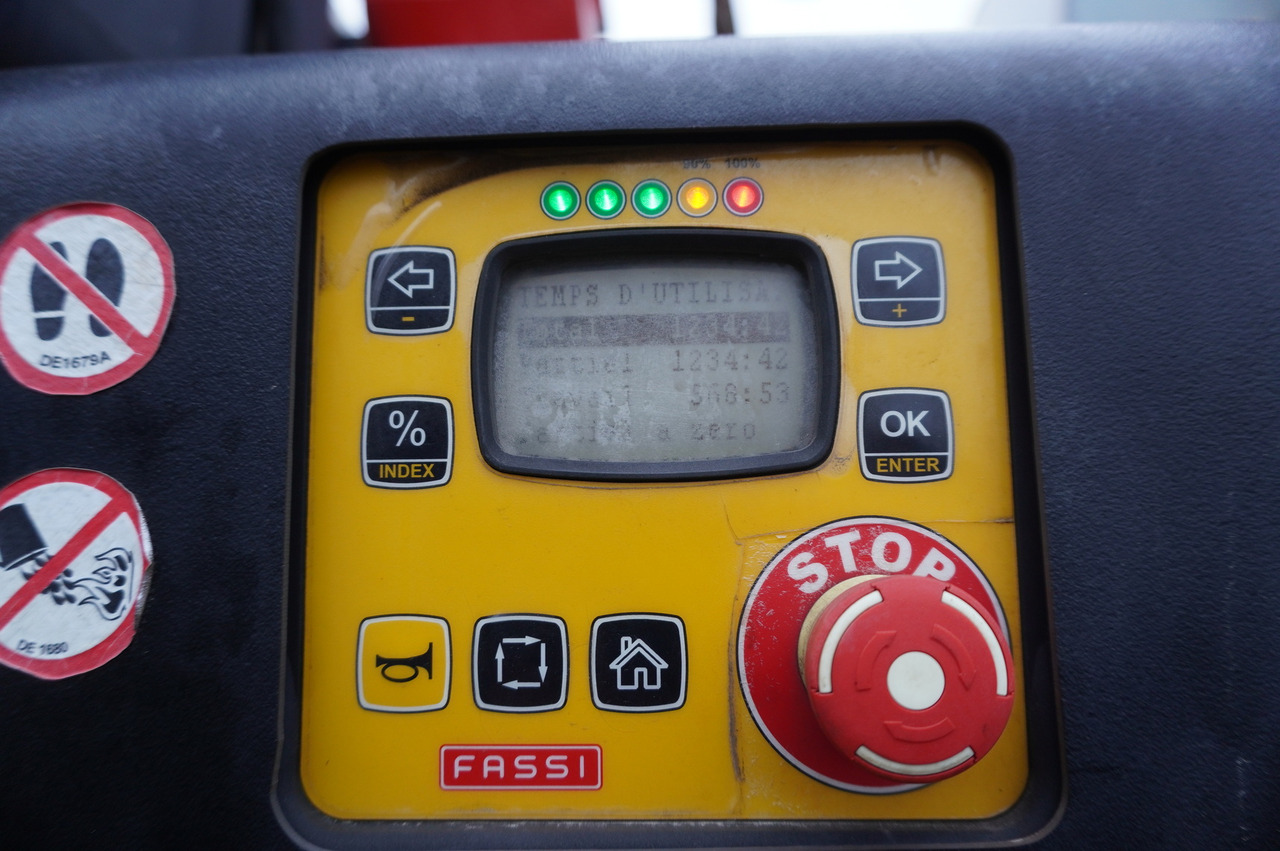 RENAULT C280 DTI 8 / FASSI crane 5.6 T / 560 MTH / range 8 m / Flatbed 15 EPAL - Camião de caixa aberta/ Plataforma, Caminhão grua: foto 3 RENAULT C280 DTI 8 / FASSI crane 5.6 T / 560 MTH / range 8 m / Flatbed 15 EPAL - Camião de caixa aberta/ Plataforma, Caminhão grua: foto 3