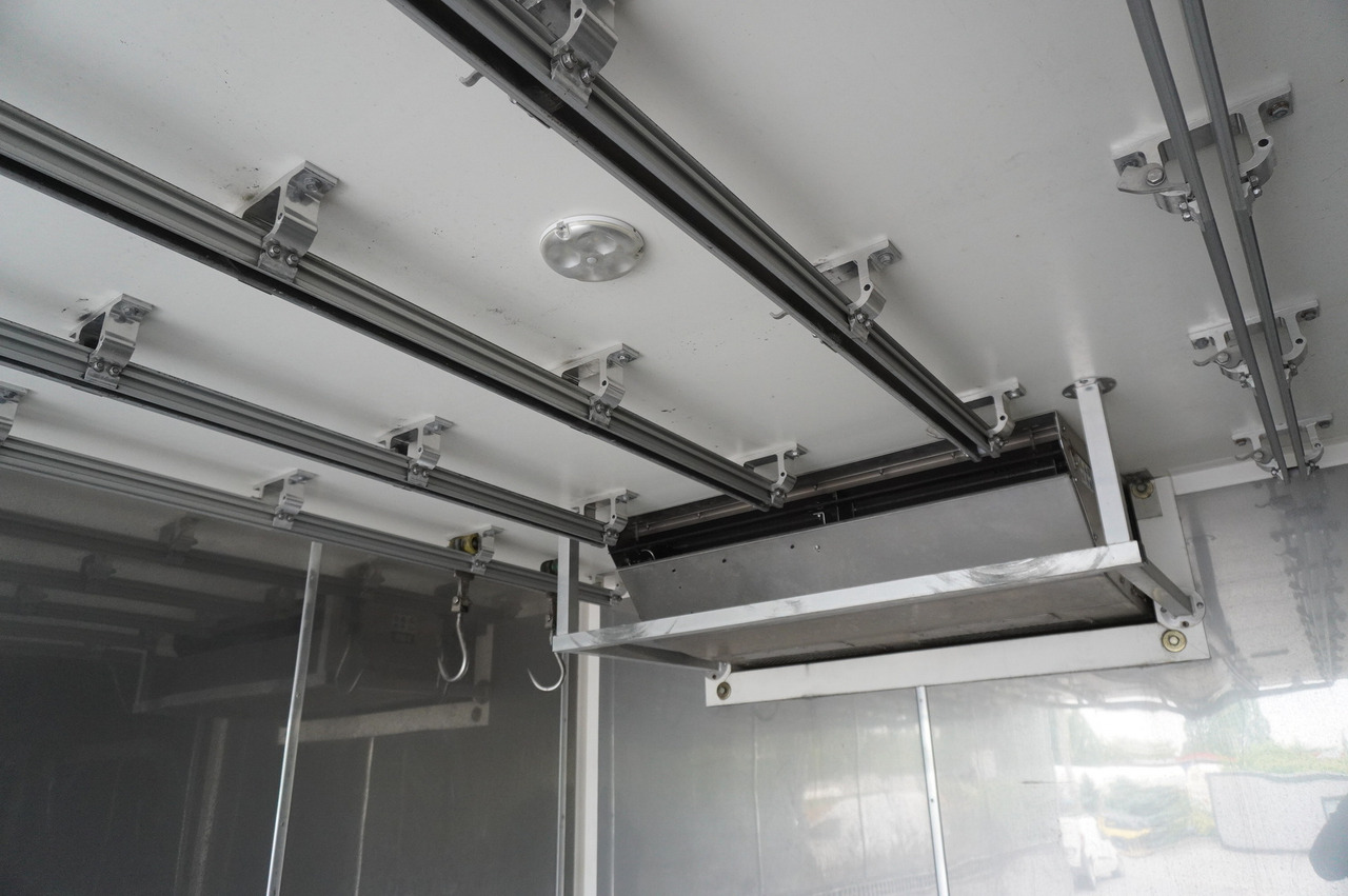 Caminhão frigorífico para transporte de carne RENAULT D13 / 140 tho km !!! / Meat hook refrigerator / Thermoking T800R / 2 units: foto 13