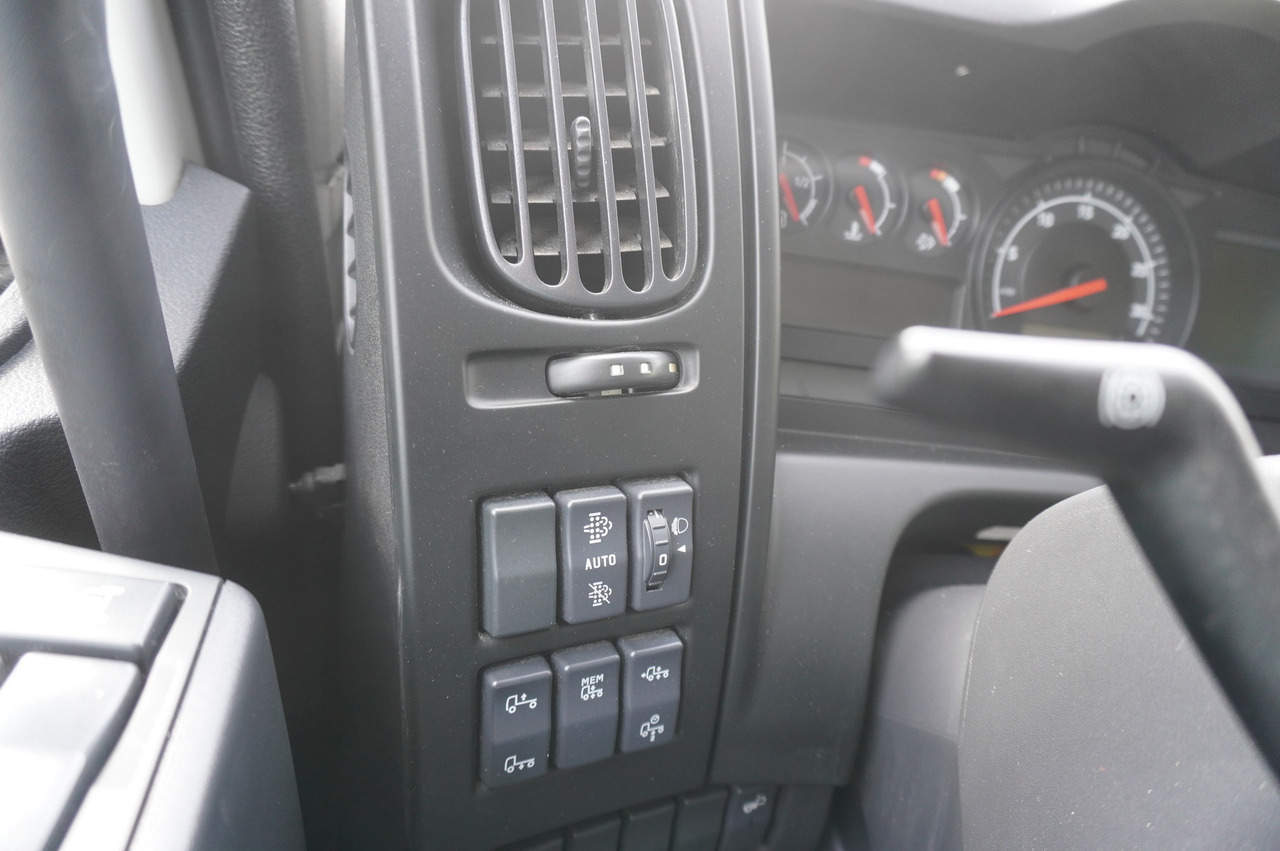 Caminhão frigorífico para transporte de carne RENAULT D13 / 90 tho km !!! / Meat hook refrigerator / Thermoking T800R / 2 units: foto 25 Caminhão frigorífico para transporte de carne RENAULT D13 / 90 tho km !!! / Meat hook refrigerator / Thermoking T800R / 2 units: foto 25