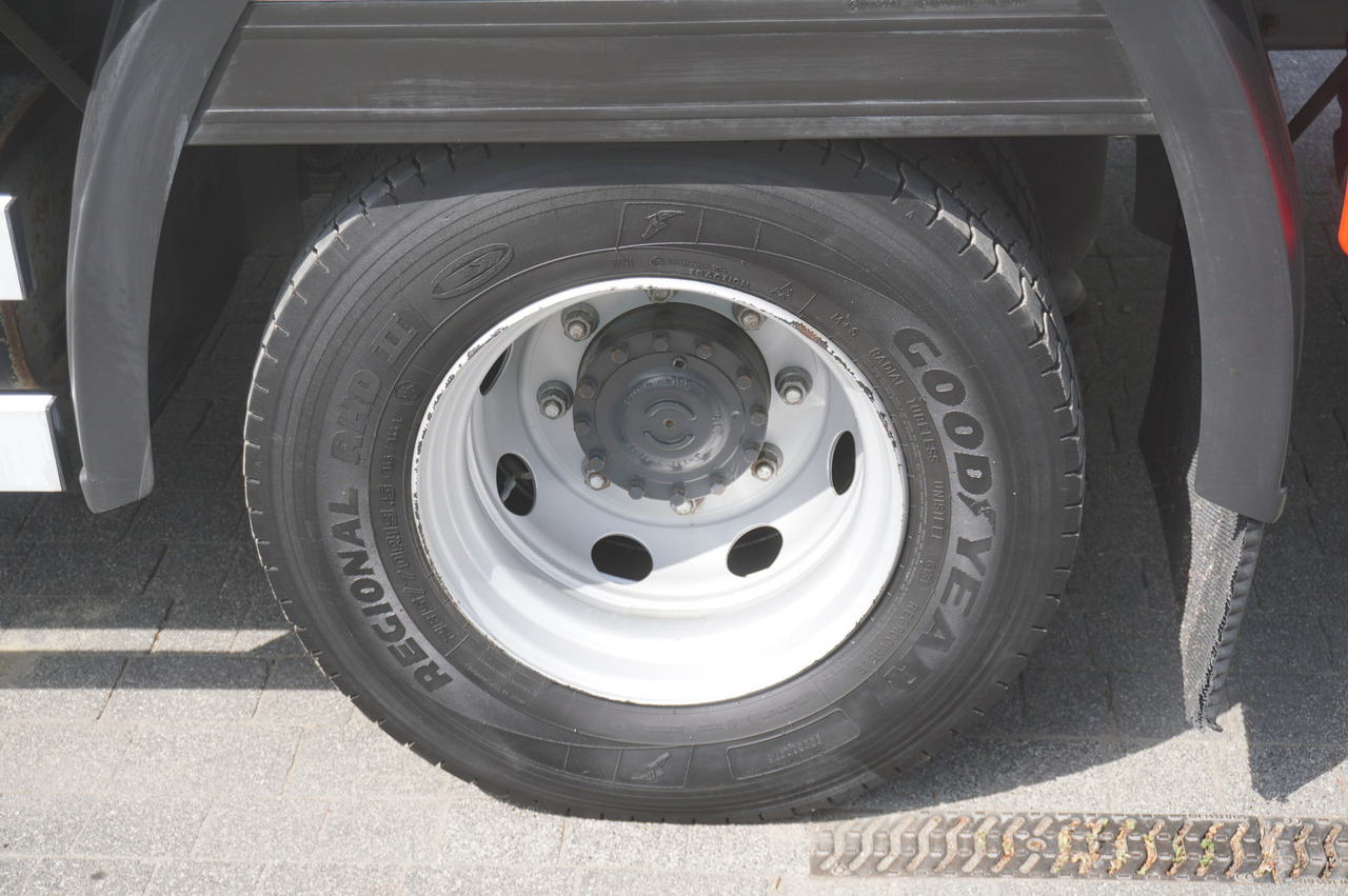 Caminhão frigorífico para transporte de carne RENAULT D13 / 90 tho km !!! / Meat hook refrigerator / Thermoking T800R / 2 units: foto 17 Caminhão frigorífico para transporte de carne RENAULT D13 / 90 tho km !!! / Meat hook refrigerator / Thermoking T800R / 2 units: foto 17