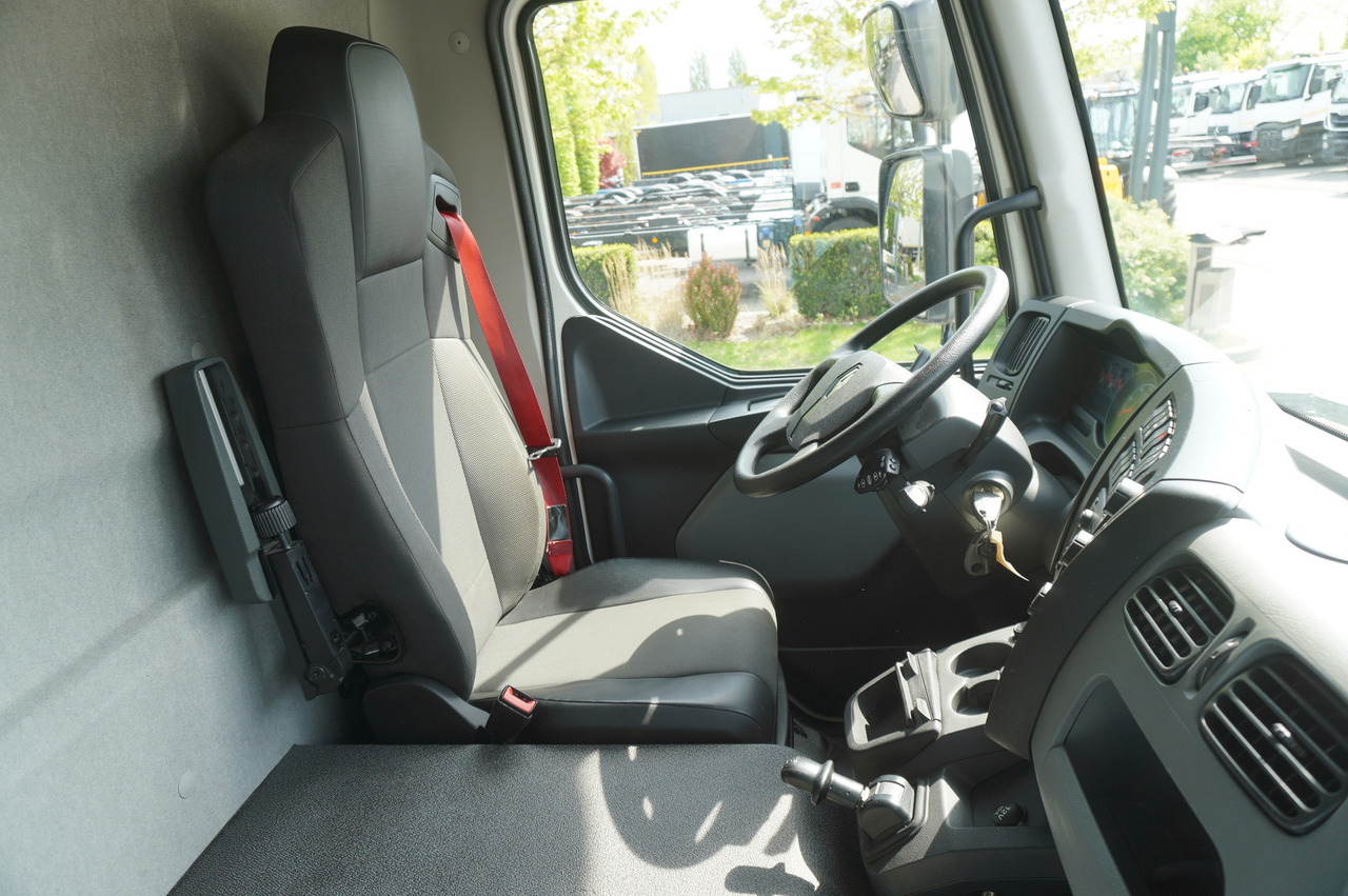 Caminhão frigorífico para transporte de carne RENAULT D13 / 90 tho km !!! / Meat hook refrigerator / Thermoking T800R / 2 units: foto 27 Caminhão frigorífico para transporte de carne RENAULT D13 / 90 tho km !!! / Meat hook refrigerator / Thermoking T800R / 2 units: foto 27