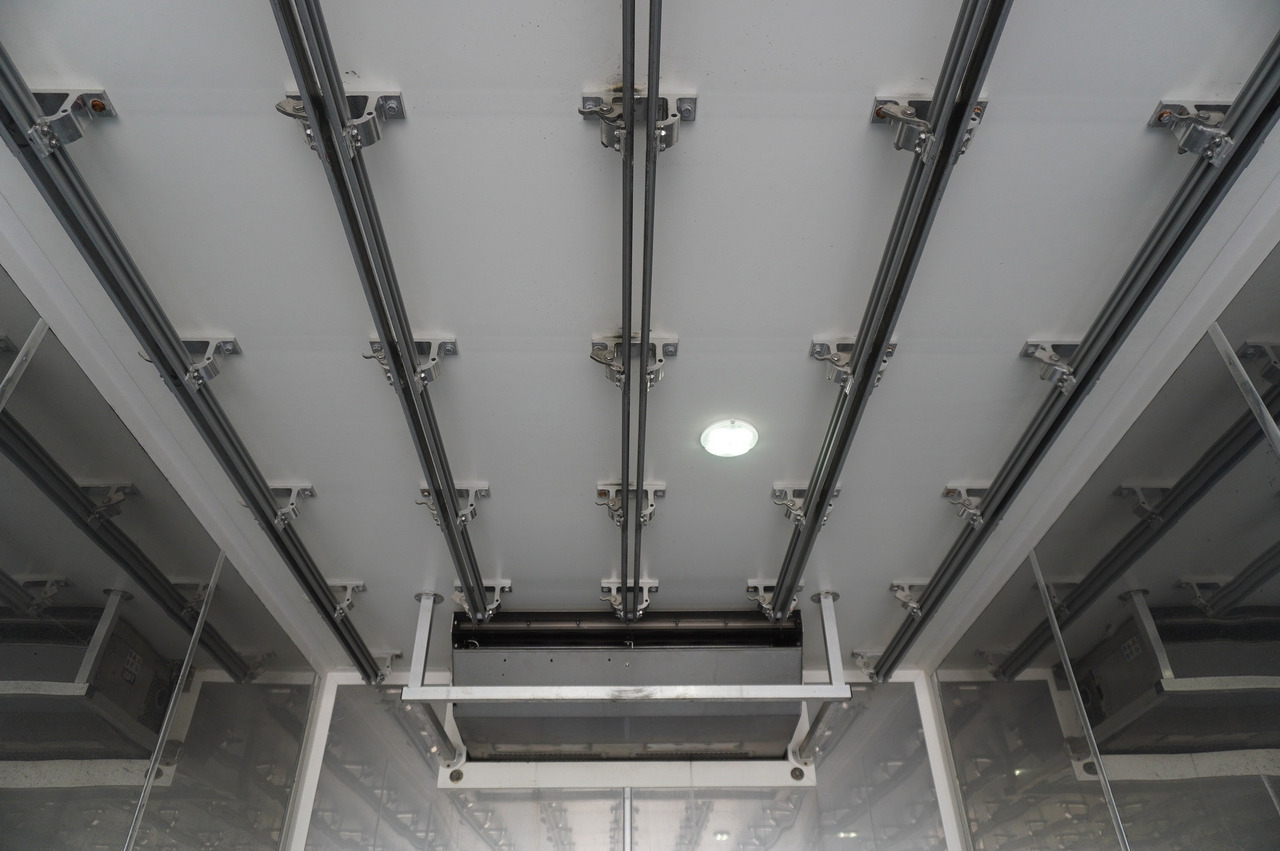 Caminhão frigorífico para transporte de carne RENAULT D13 / 90 tho km !!! / Meat hook refrigerator / Thermoking T800R / 2 units: foto 13 Caminhão frigorífico para transporte de carne RENAULT D13 / 90 tho km !!! / Meat hook refrigerator / Thermoking T800R / 2 units: foto 13