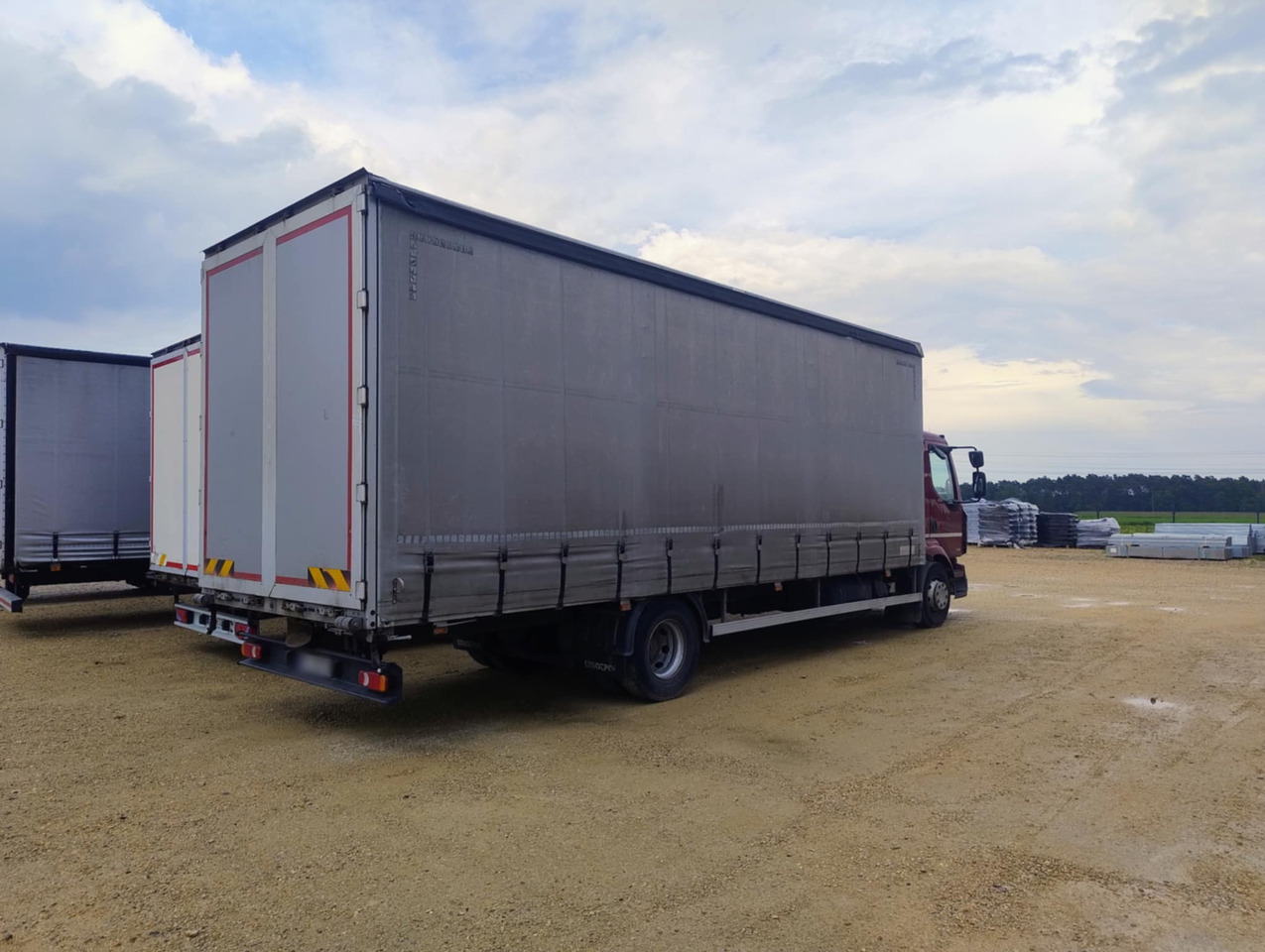 RENAULT Midlum 300 / Curtain 18 EPAL / Sleeping cab - Caminhão com lona: foto 3 RENAULT Midlum 300 / Curtain 18 EPAL / Sleeping cab - Caminhão com lona: foto 3