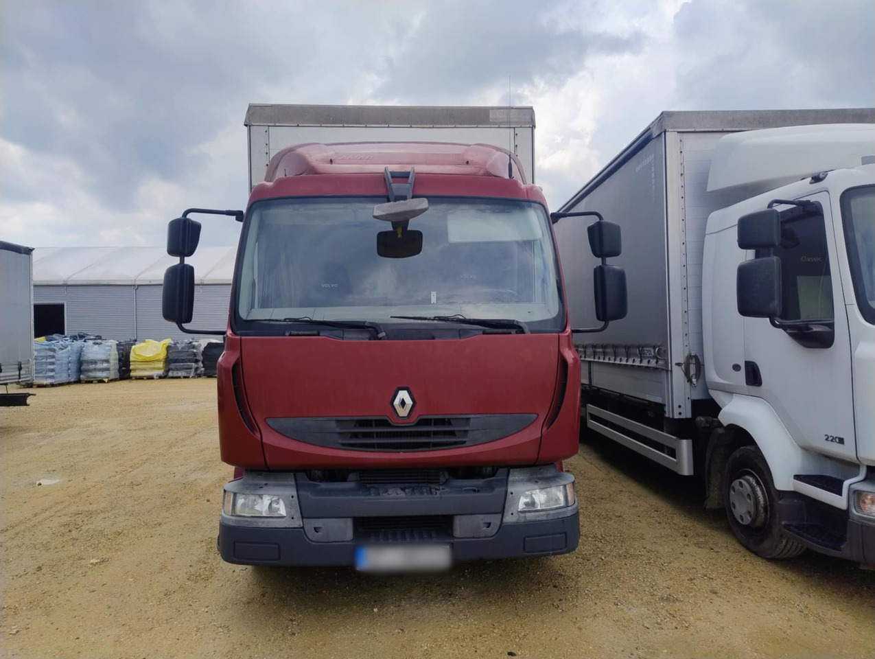 RENAULT Midlum 300 / Curtain 18 EPAL / Sleeping cab - Caminhão com lona: foto 2 RENAULT Midlum 300 / Curtain 18 EPAL / Sleeping cab - Caminhão com lona: foto 2