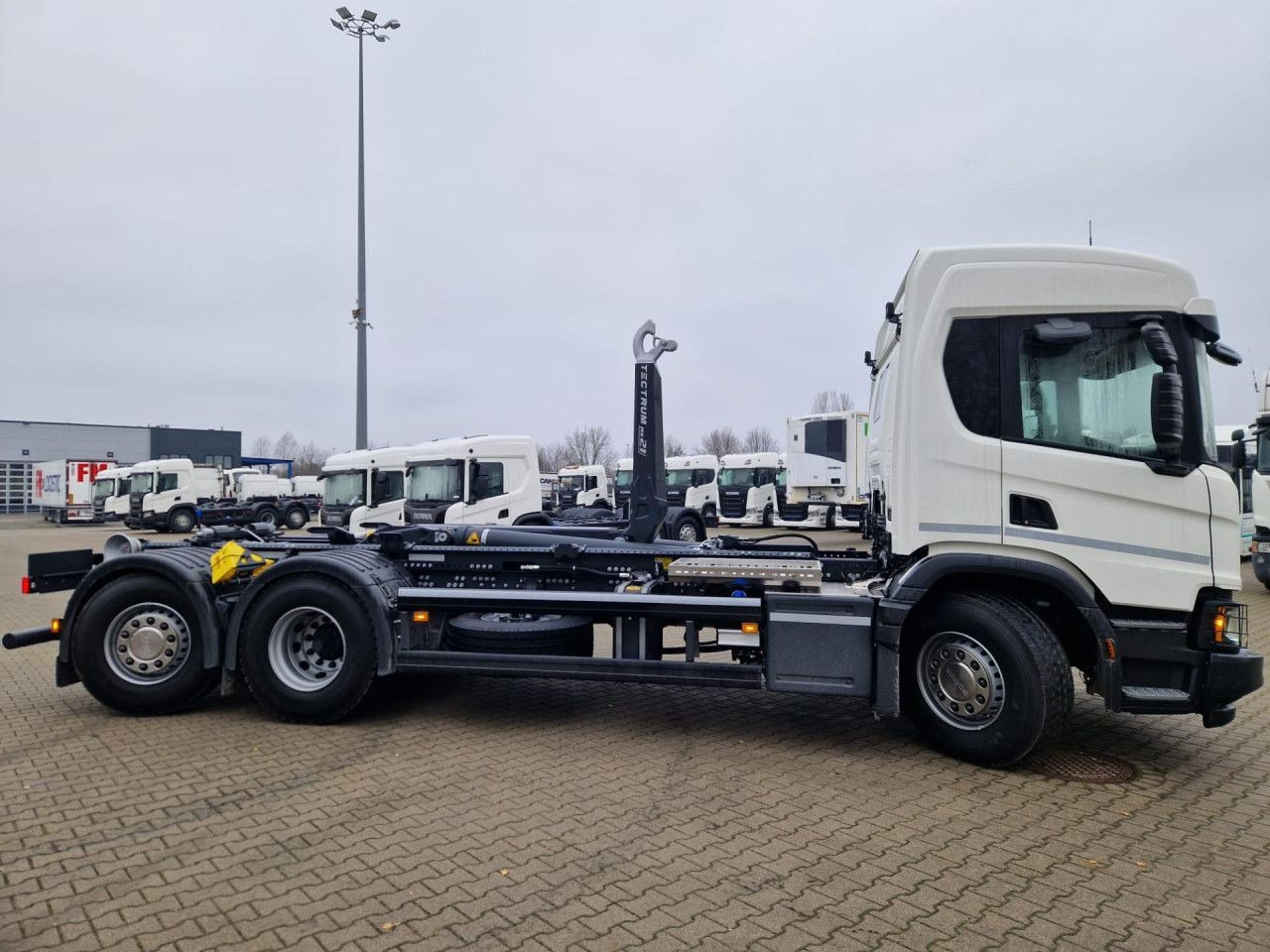 SCANIA P420 B6x2*4 / Meiller Kipper Tectrum RS 21 hooklift / 2025 / no mileage! - Caminhão polibenne: foto 1 SCANIA P420 B6x2*4 / Meiller Kipper Tectrum RS 21 hooklift / 2025 / no mileage! - Caminhão polibenne: foto 1