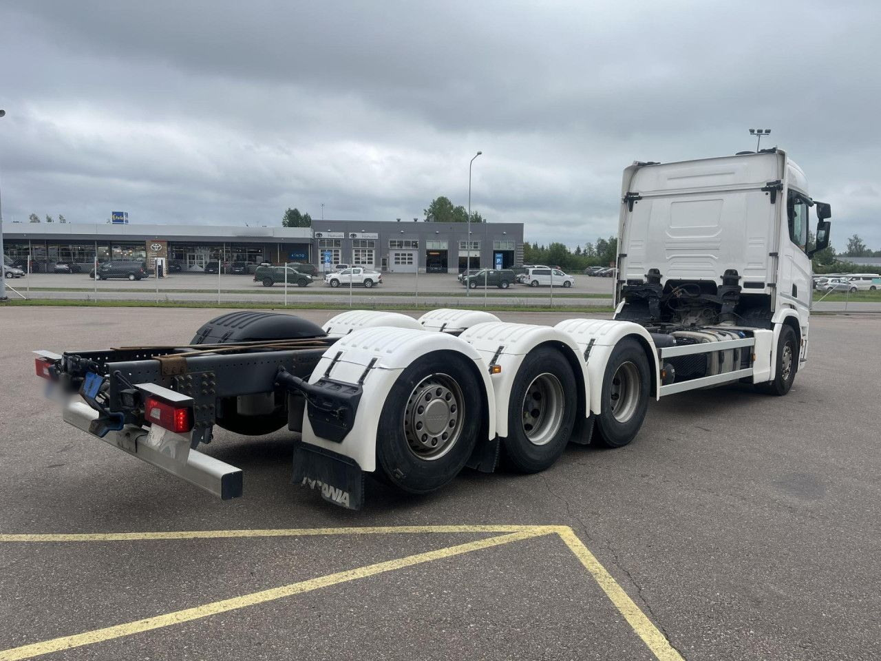 SCANIA R560 B8x4*4 / Chassis / sleeper cab / Power take-off - Caminhão chassi: foto 3 SCANIA R560 B8x4*4 / Chassis / sleeper cab / Power take-off - Caminhão chassi: foto 3